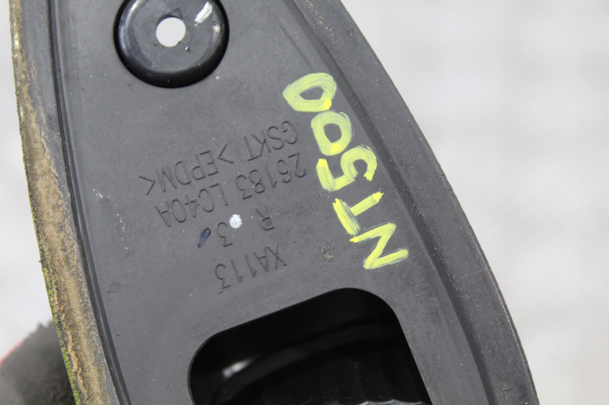 OBRYSOWKA right NISSAN NT500 26183LC40A