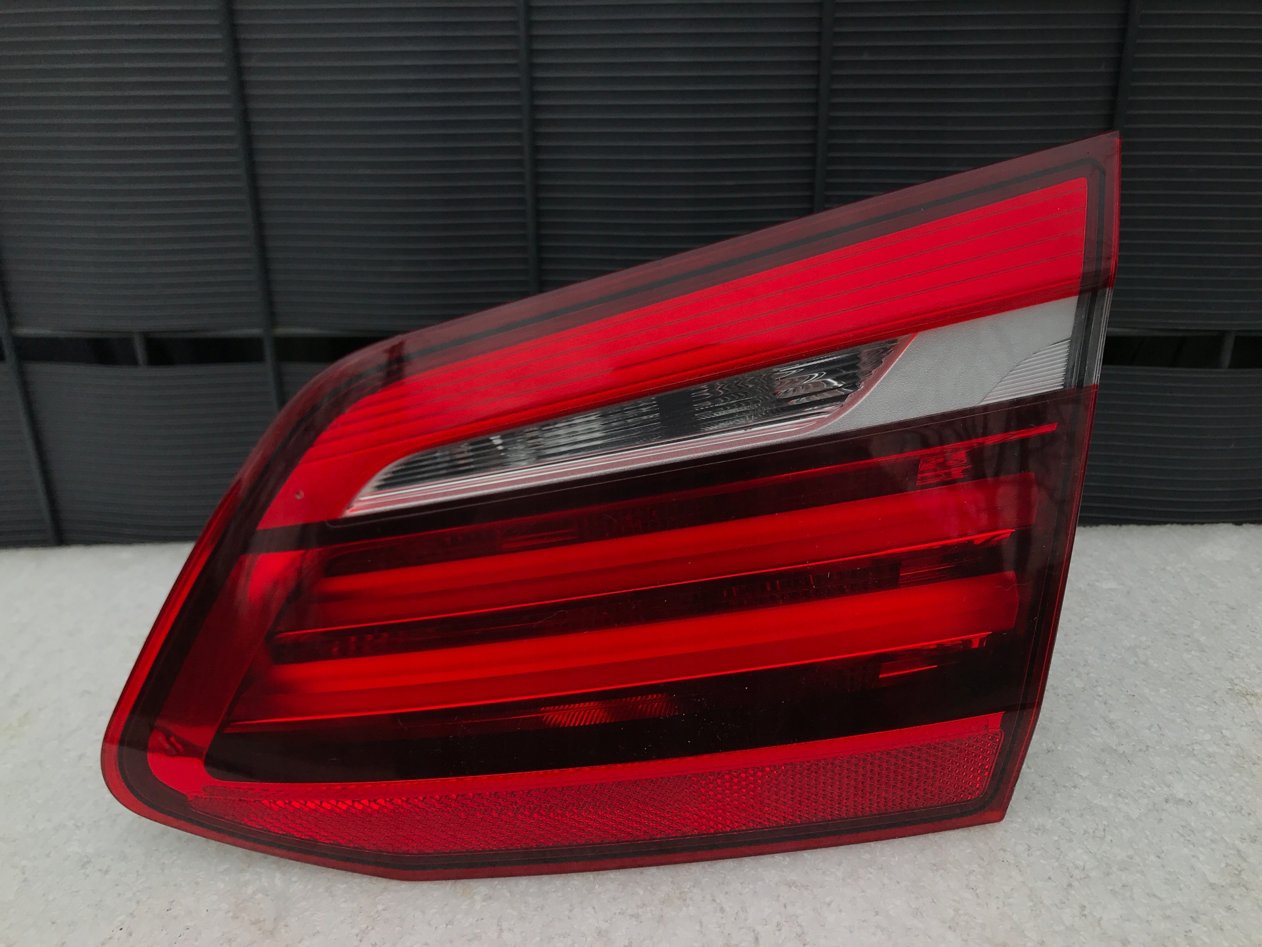 BMW 2 II F45 ПРАВА ФАРА ЗАД. В ДВЕРІ БАГАЖНИКА РЕСТАЙЛІНГ 17-