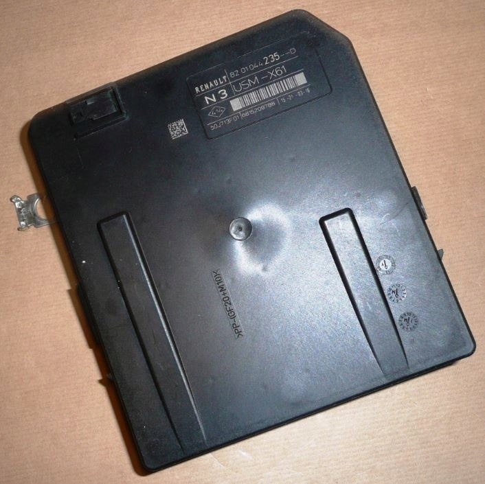 SKRZYNKA BEZPIECZNIKÓW R KANGOO II 8201044235 OE Producent części Citroen OE