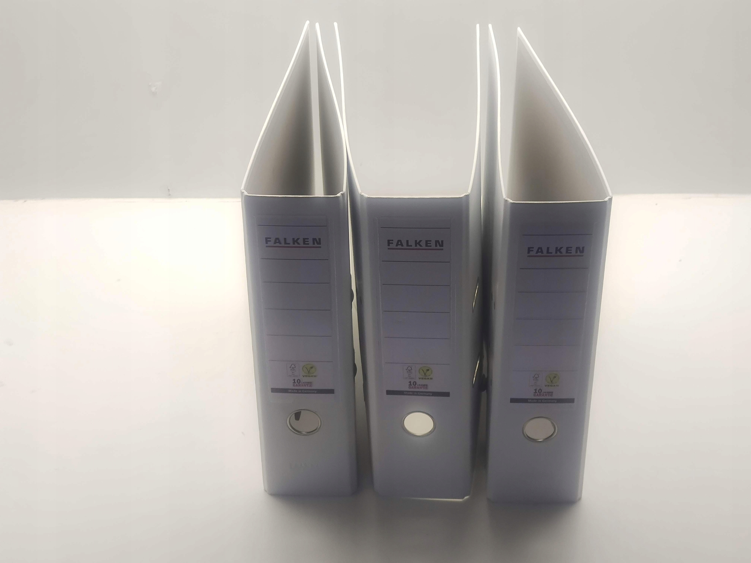 Segregator Falken A4 80 mm dźwigniowy biały Kolor biały