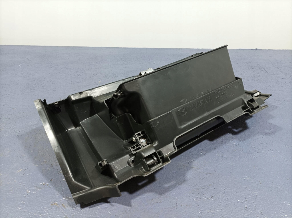 mazda бардачок пассажира европа EG2164260