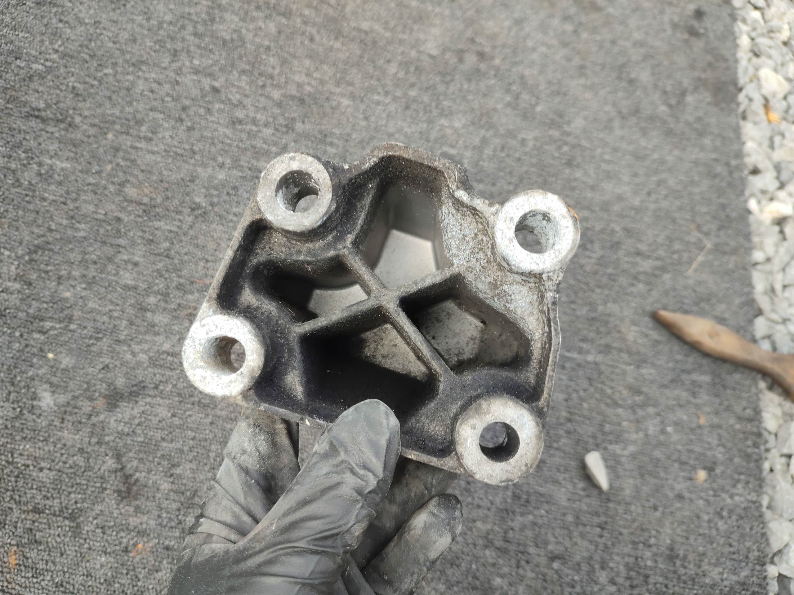 holder engine mount RENAULT MASTER III MOVANO 2.3 DCI 112214498R