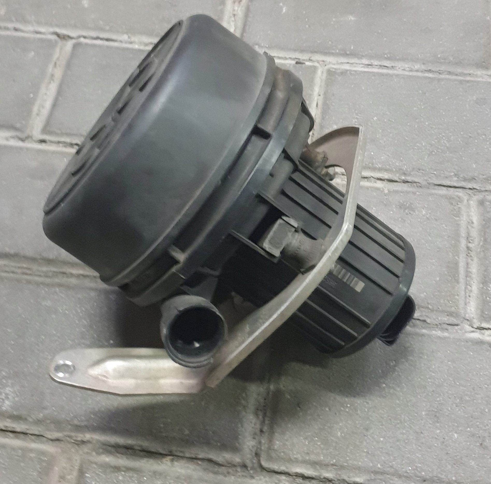 420906601 - Audi R8 4.2 FSI вторичный воздушный насос