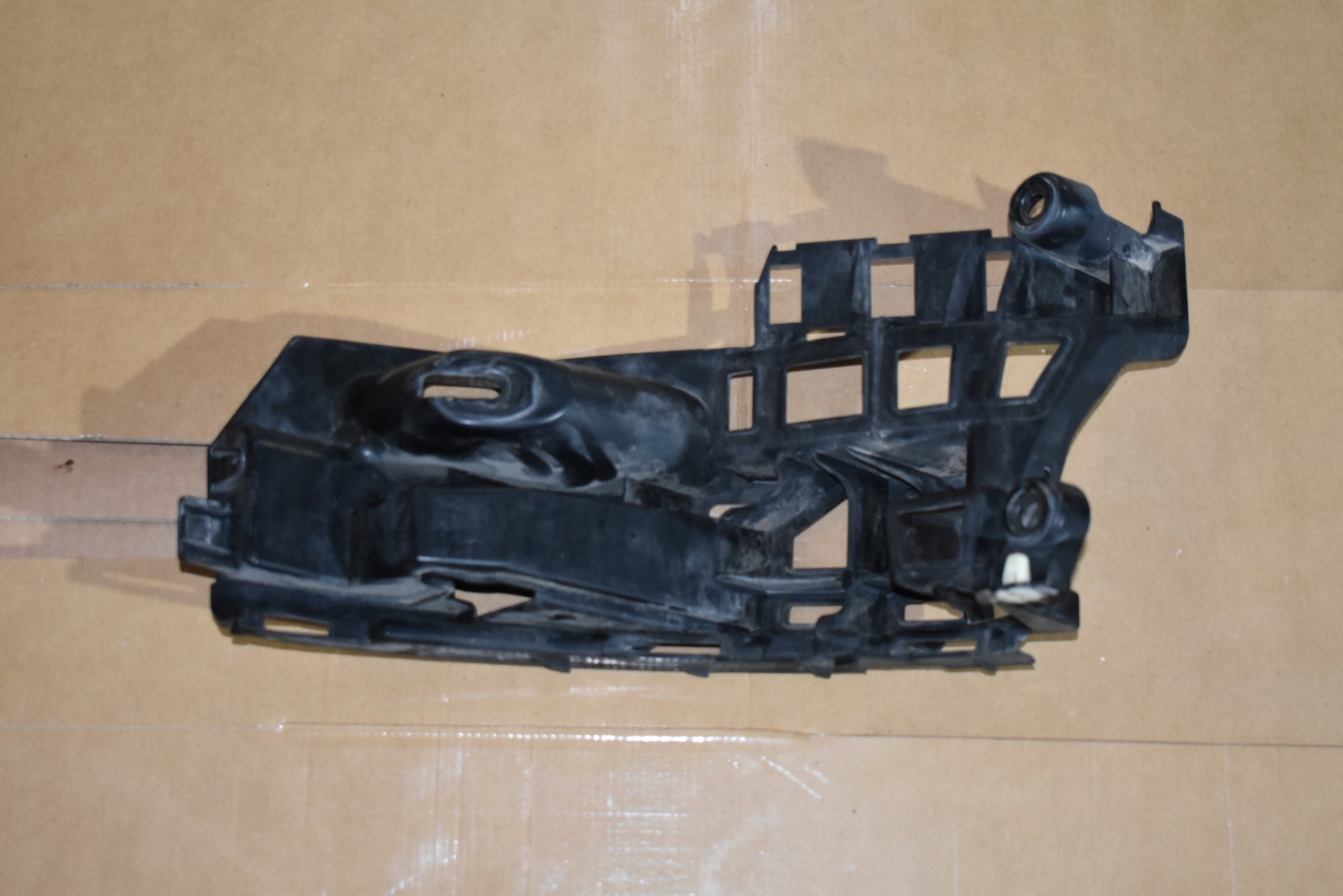 IDEALNY bumper bracket left rear part rear PORSCHE MACAN 1