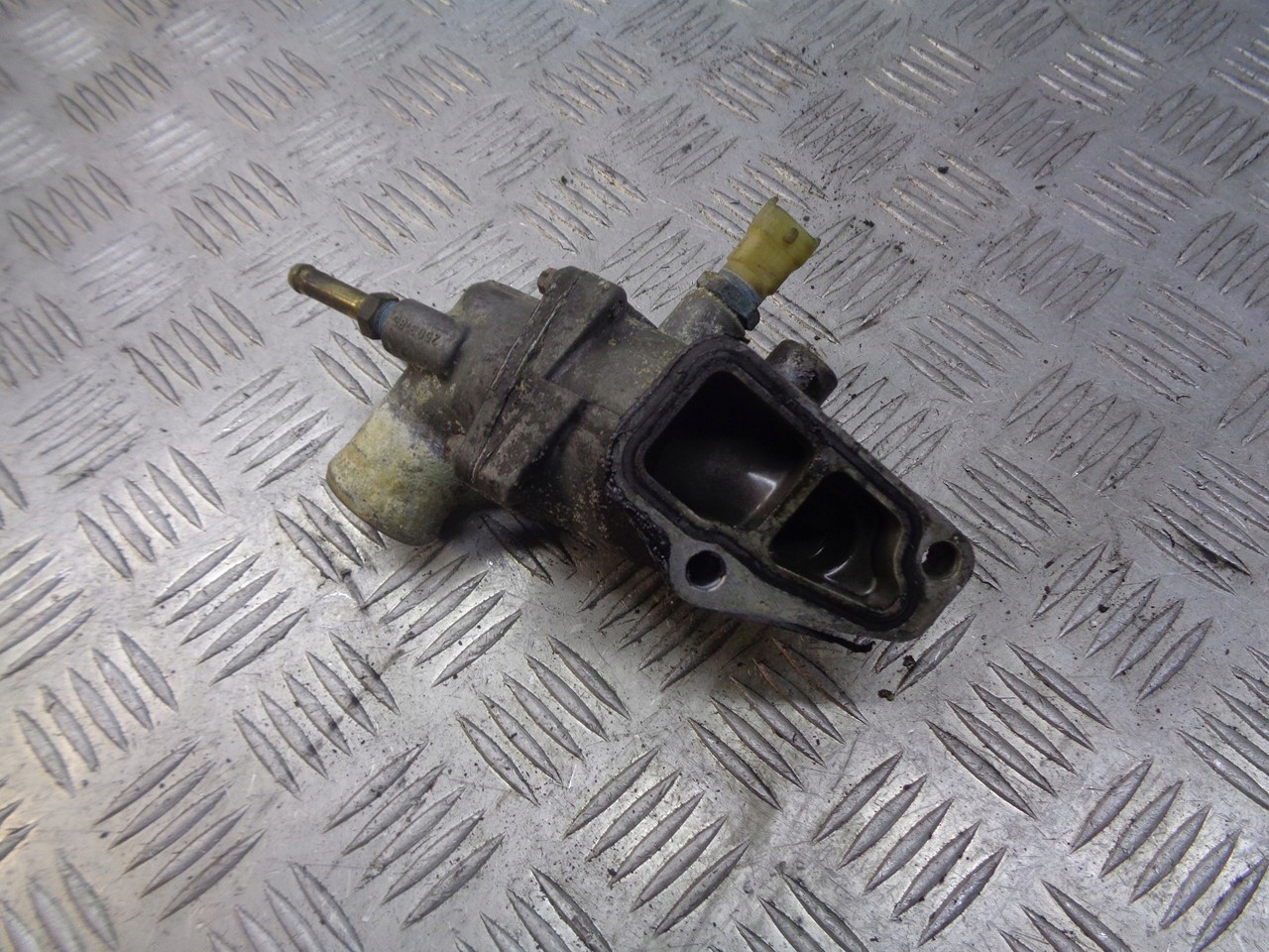 OBUDOWA TERMOSTATU OPEL ZAFIRA A