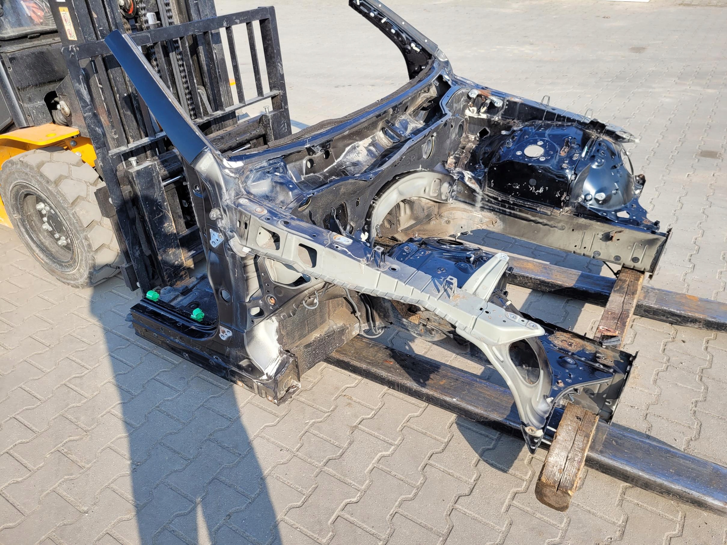 quarter front front right quarter LEXUS LS 600 LS600 IV 5.0
