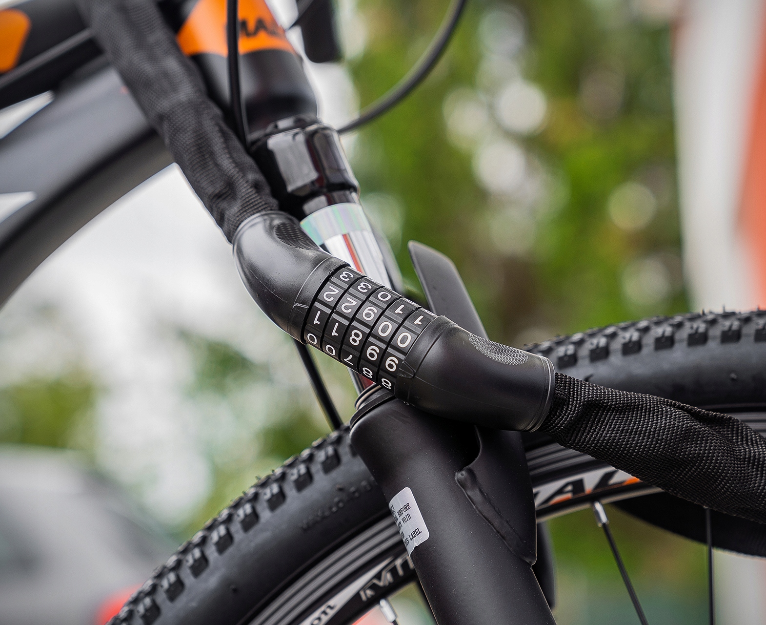 ZAPIĘCIE DO ROWERU NA SKUTER HULAJNOGĘ ŁAŃCUCH BLOKADA ROWEROWA 90 CM SZYFR Model B-Lock100