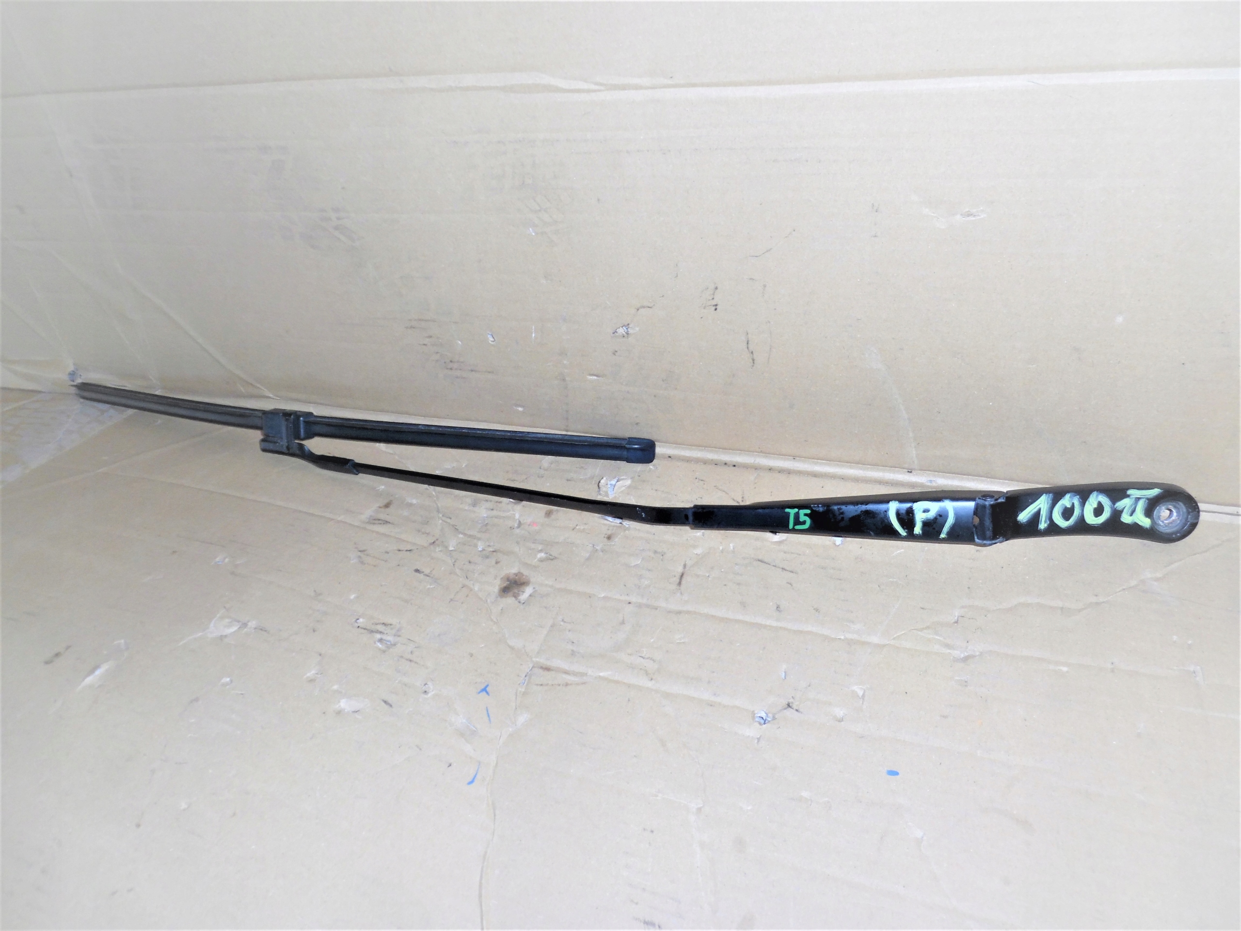 VW T5 04-рычаг стеклоочистителя правый 7H0955410