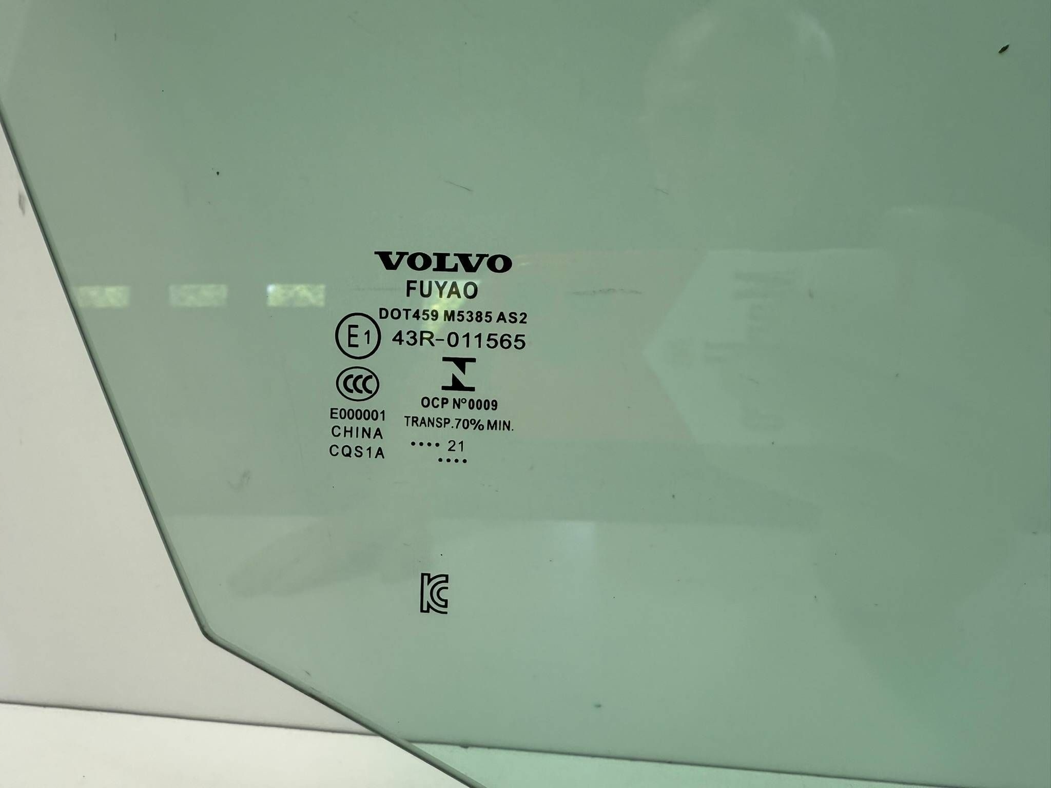 Volvo V60 II 2021 window door przednich prawych AS2
