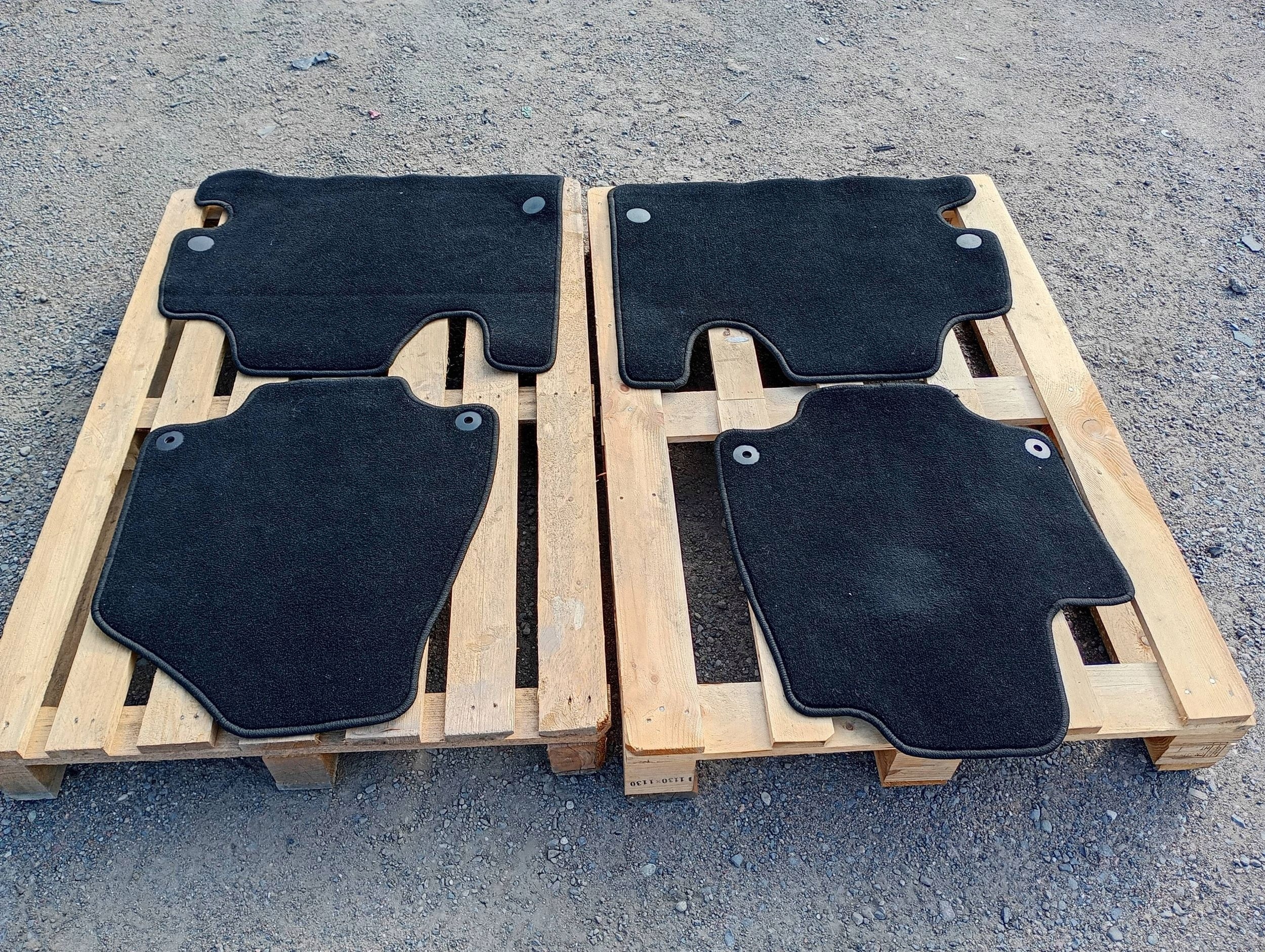 mats welurowe black, oryginalne komplet Chrysler Pacifica 2021