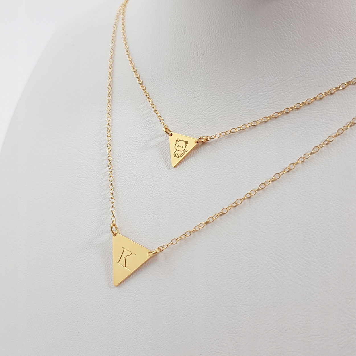 

Dwa trójkąty z grawerem Podwójny złoty naszyjnik