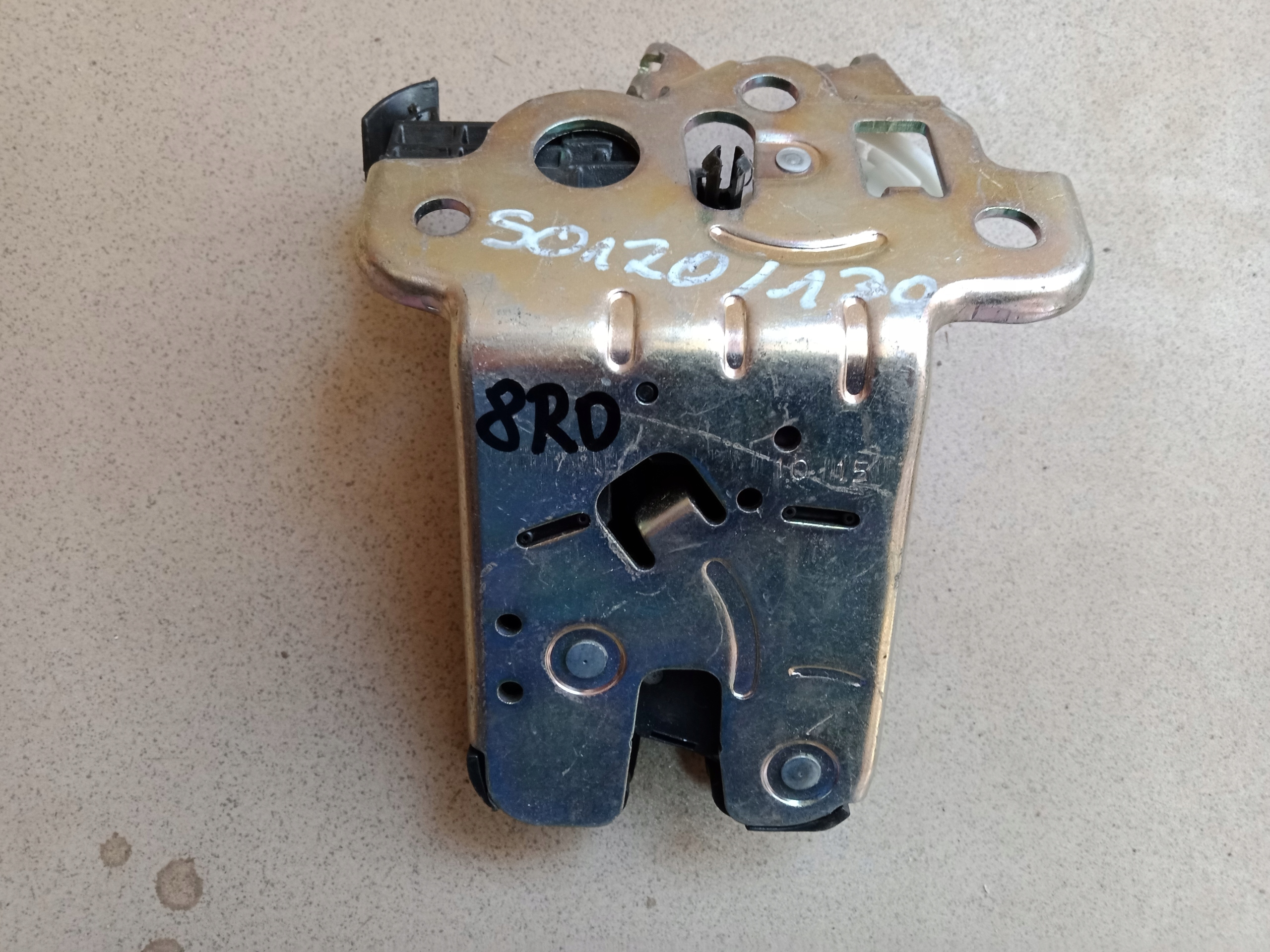 SKODA AUDI SEAT ZAMEK KLAPY TYLNEJ 8R0827505