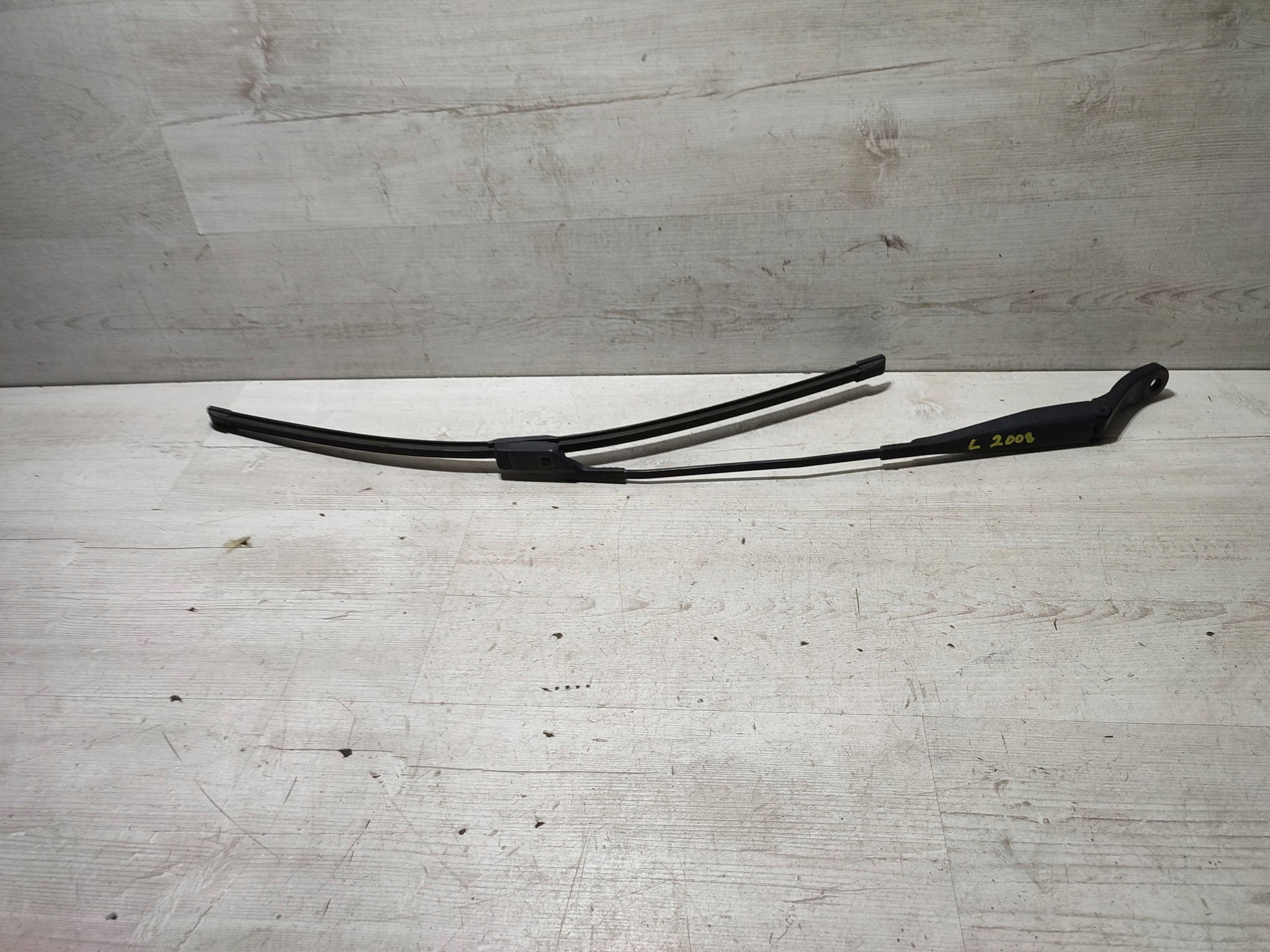 Peugeot 2008 and 2018 left side wiper arm