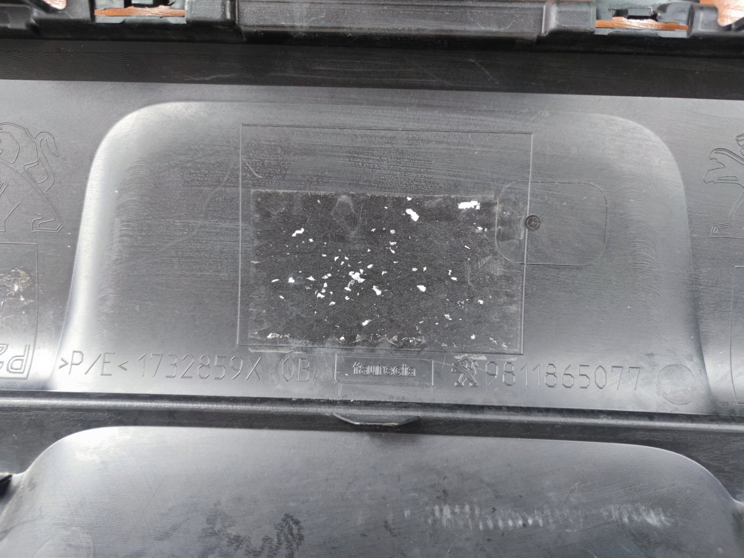 PEUGEOT 3008 II GT bumper rear part below PDC + spoiler