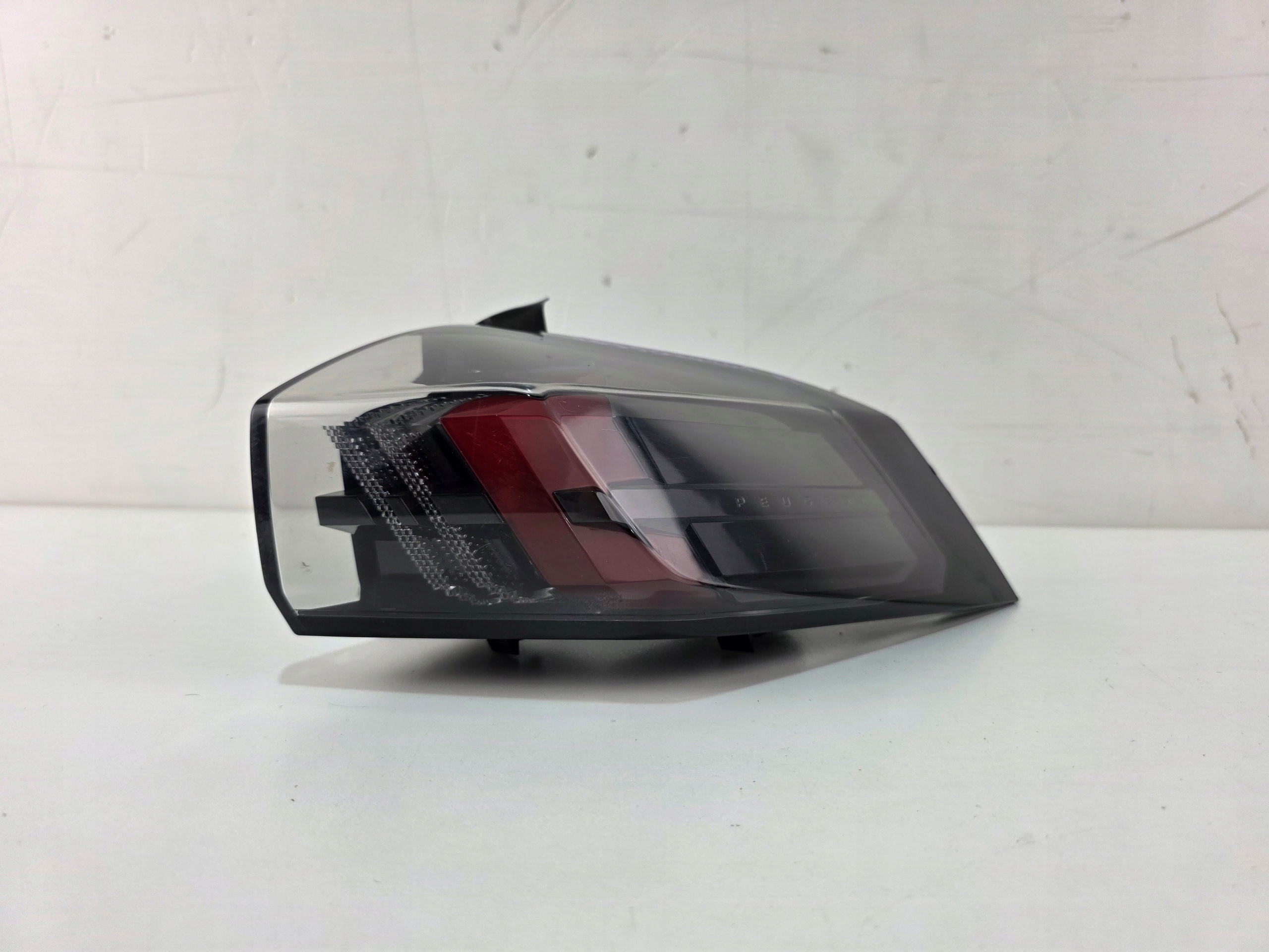 light right rear PEUGEOT 2008 II 2695020201