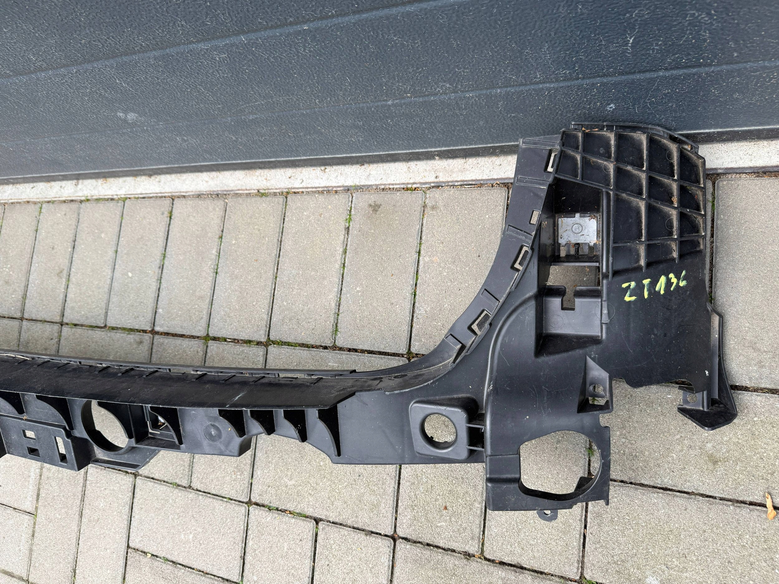 Audi Q3 pillar bumper rear part 83A807385