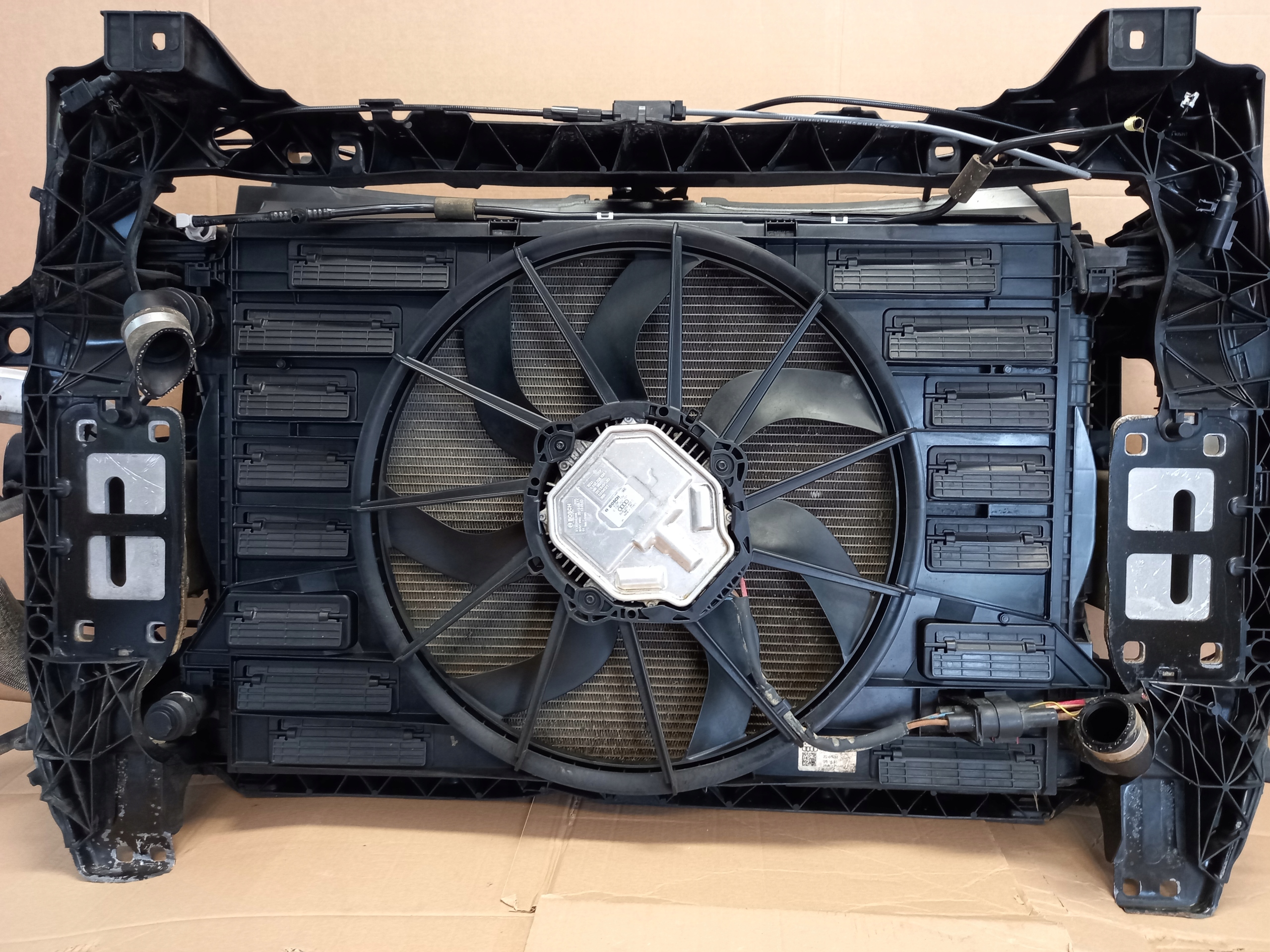 PAS PRZEDNI KOMPLET CHŁODNIC AUDI Q7 4MB 4MG 3.0 TDi 8W0121251N Producent części Audi OE