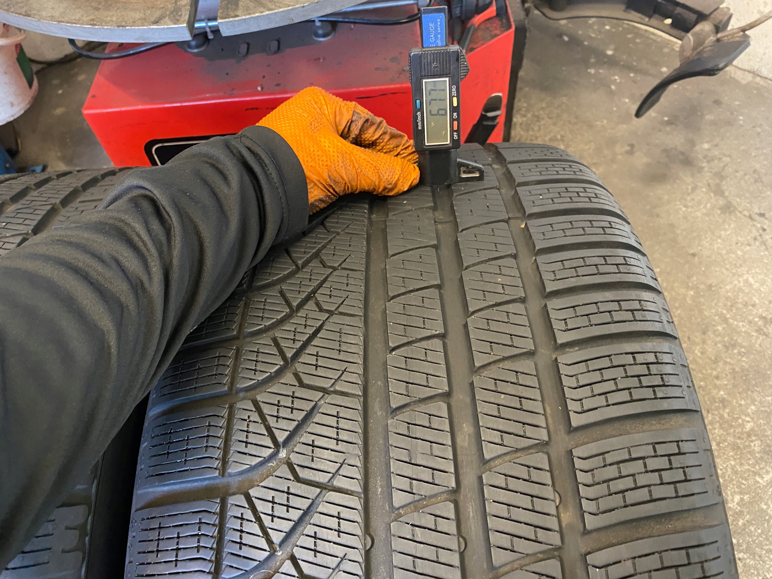 2 tyres winter 285/40R19 Pirelli P ZERO Winter 7mm 2022r