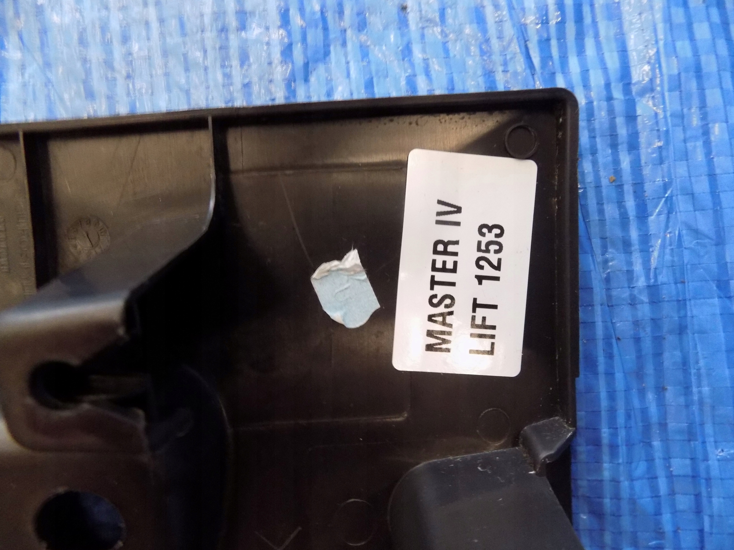 moulding of the threshold left left front MASTER III LIFT IV 2,3DCI 150KM 2020R