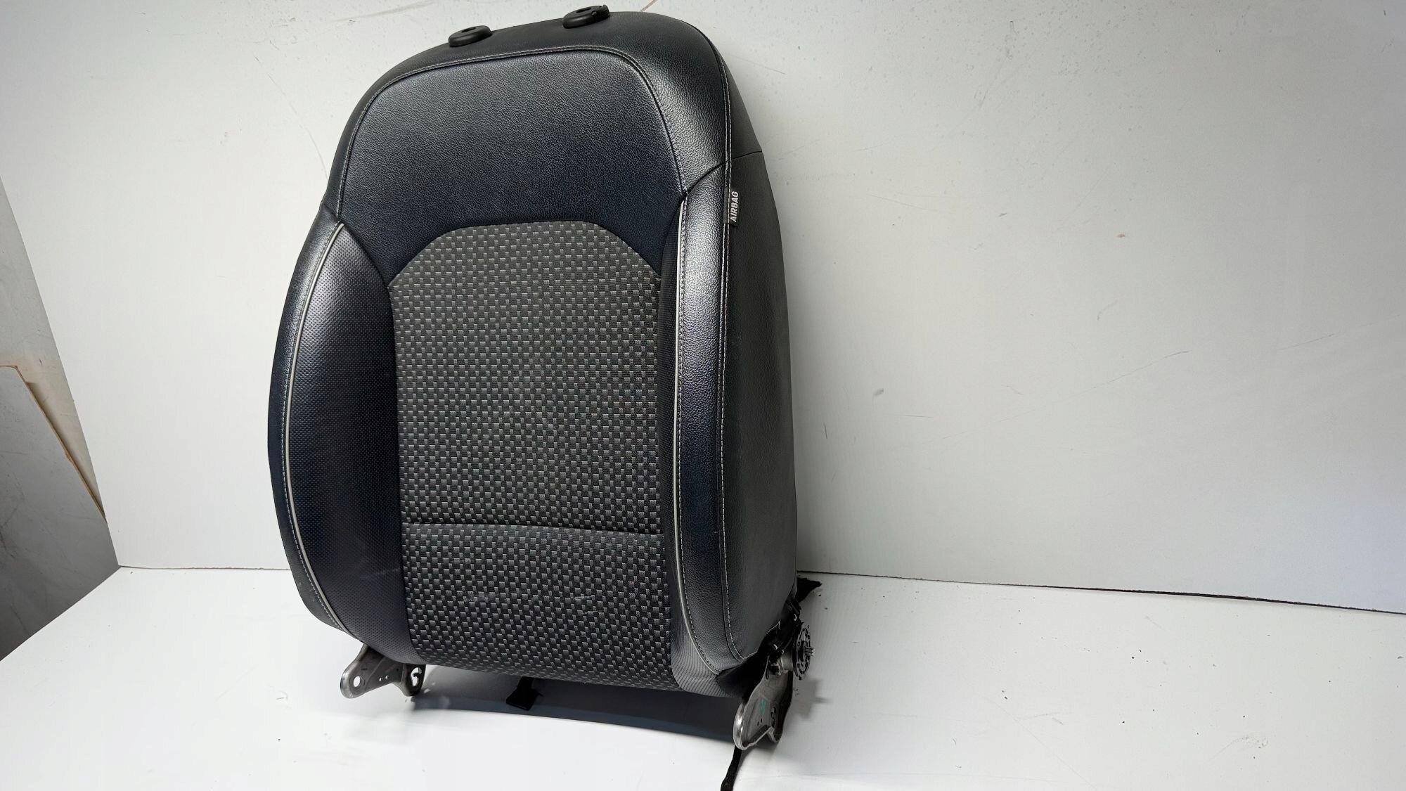 OPARCIE SITZ links KIA CEED III 2017- Leder-MATERIAL