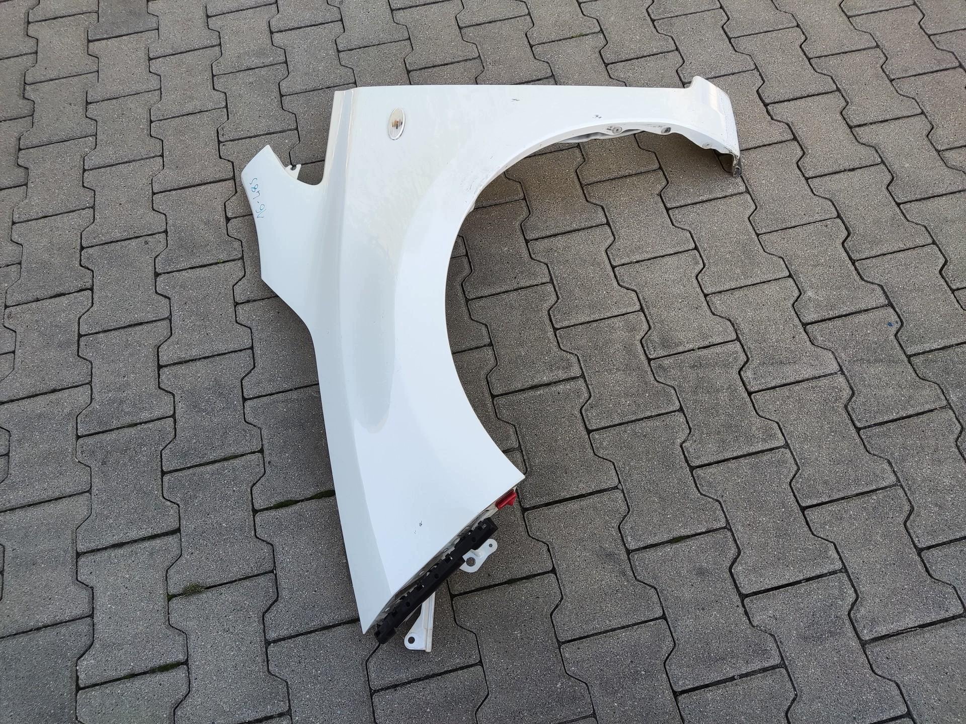 fender left front front NISSAN LEAF and 2011-2017