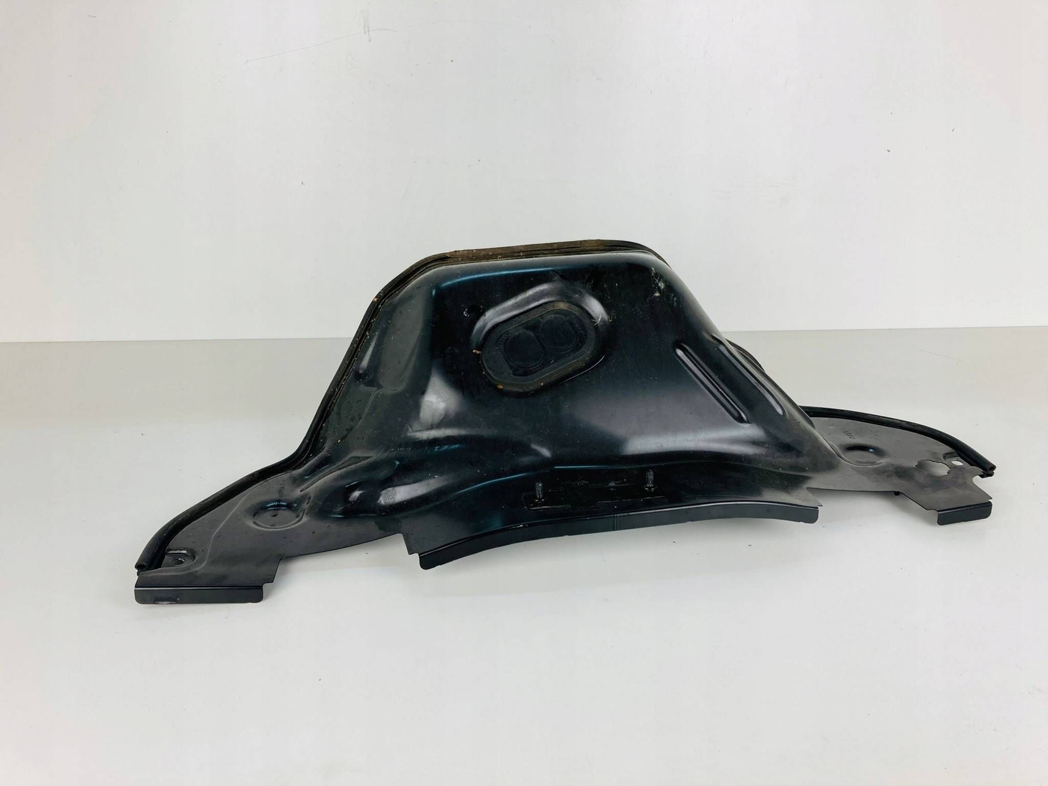 AUDI A5 F5 8W Blende Abdeckung wärmblech 8W0819523F