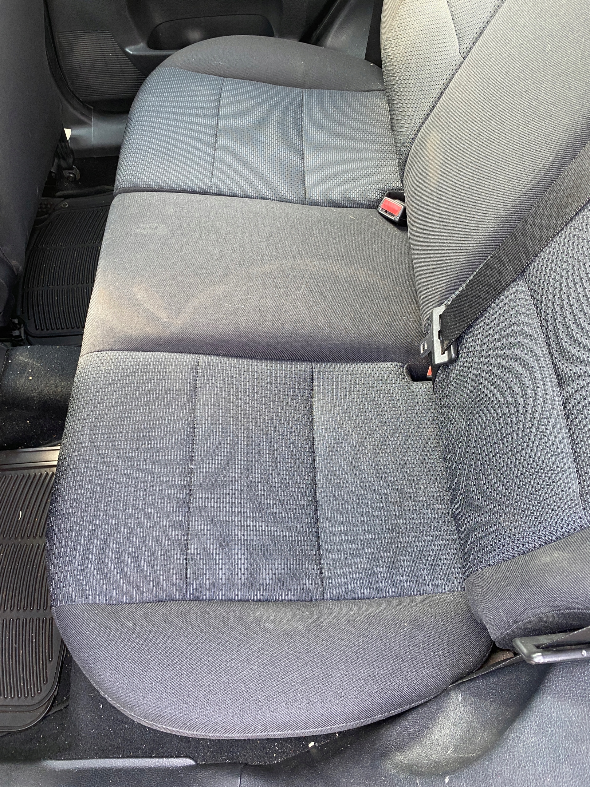 Sitz hinten heck Mazda 2 1 und FL 02-07