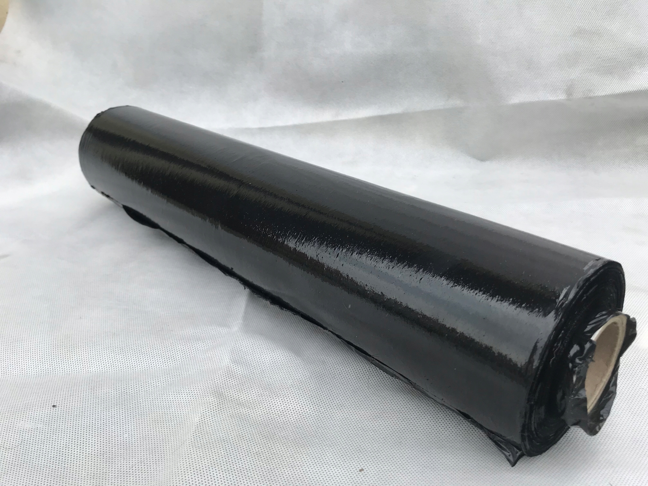 FOLIA STRETCH CZARNA ROLKA 3 KG CIENKA TUBA GILZA Waga tuby 0.3 kg