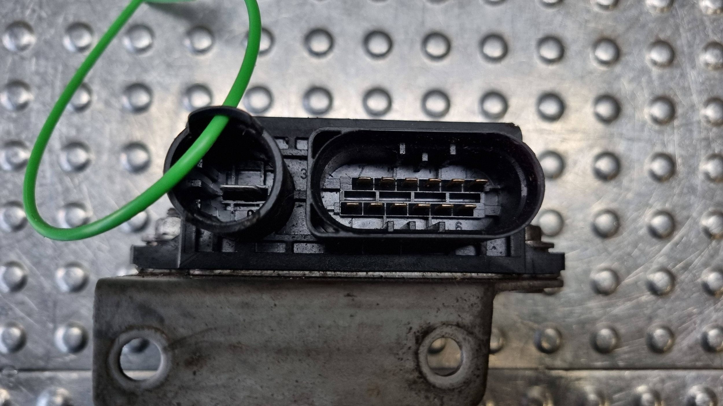 relais zündkerzen glüh 7798000 BMW E90 E60 E87 X3 E83 X1 E84 2.0D N47