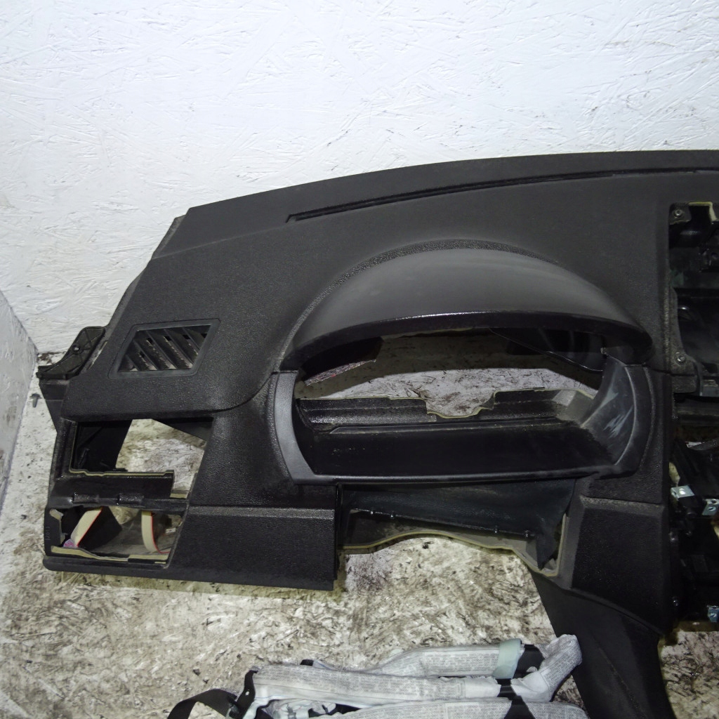 BMW X3 E83 dashboard cockpit airbag console
