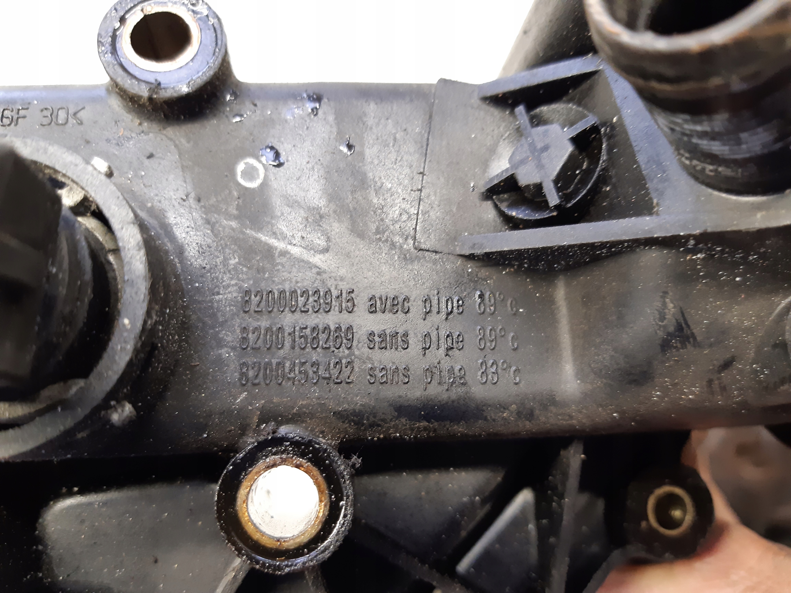 Boîtier thermostat 8200023915 Renault Modus