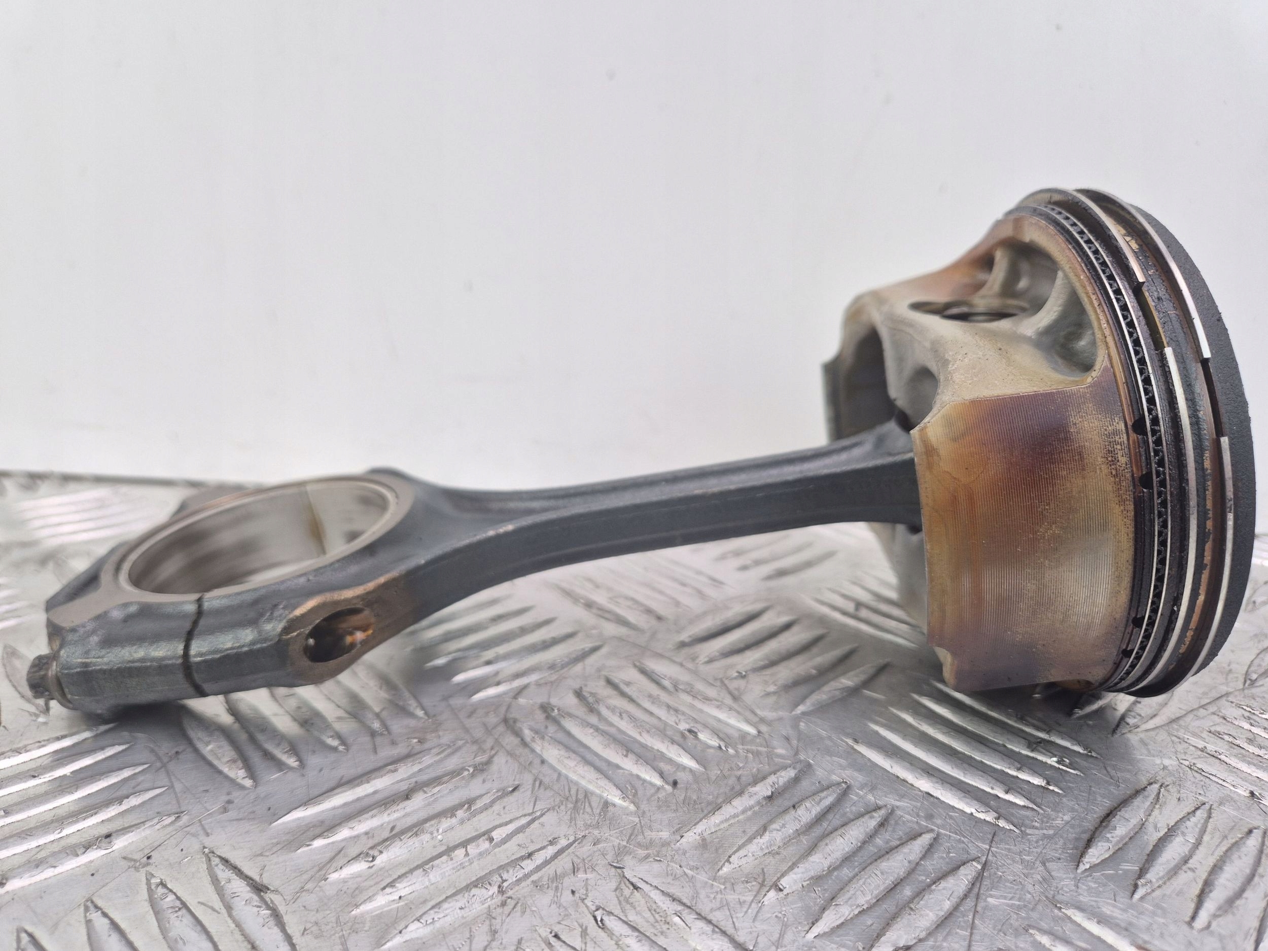 Piston avec bielle Mercedes E500 W212 098106 273.970
