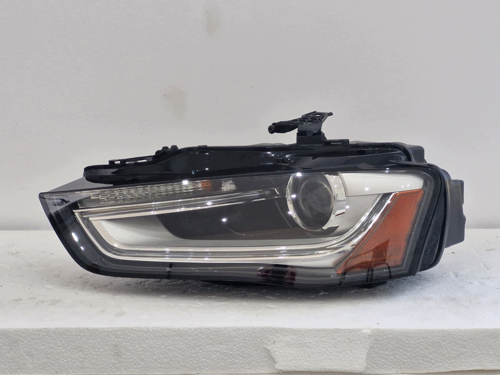 light left Audi A4 8K LIFT 2014 Bi-Xenon LED USA