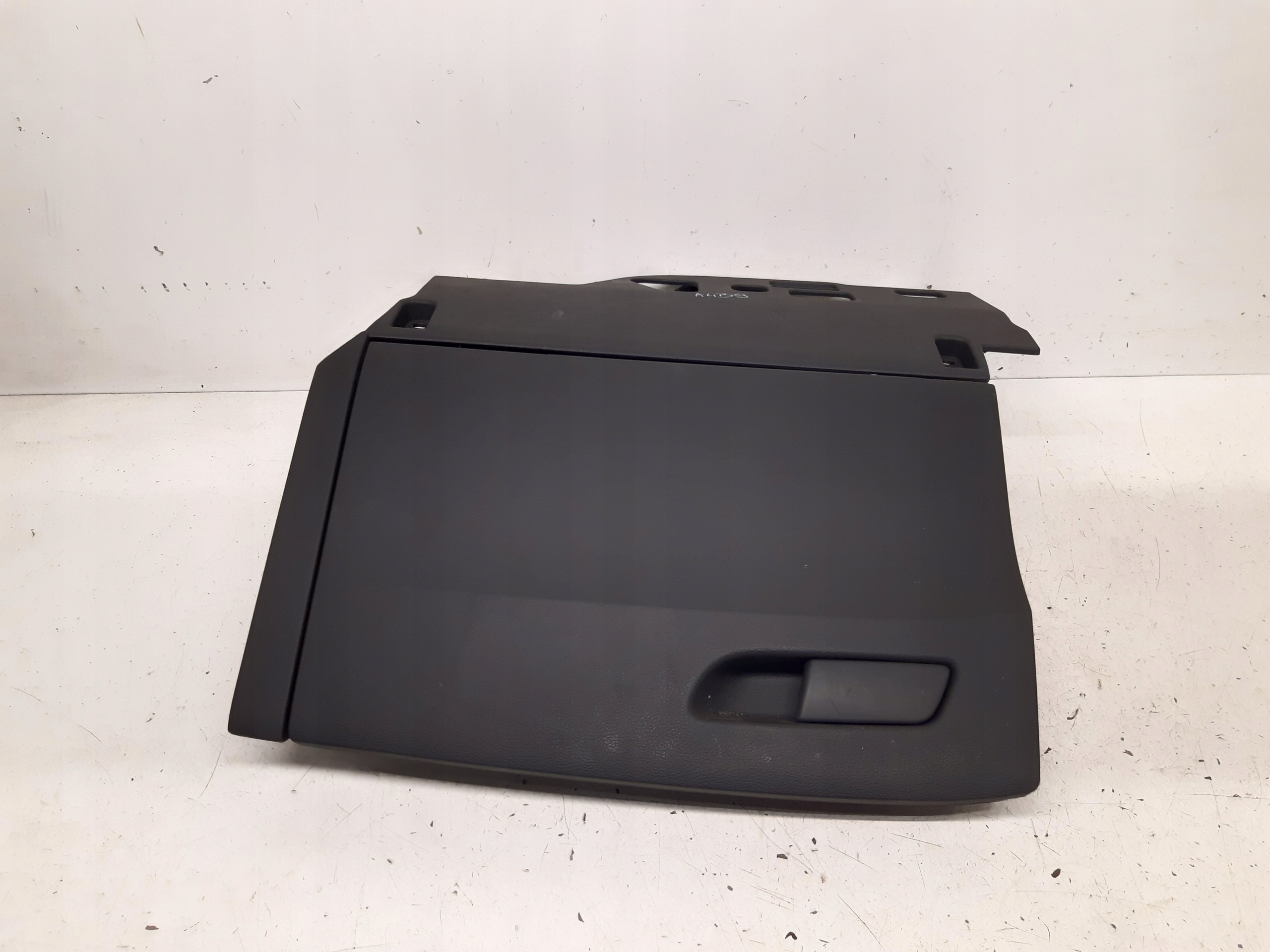 бардачок 8W1857035B Audi A4 B9