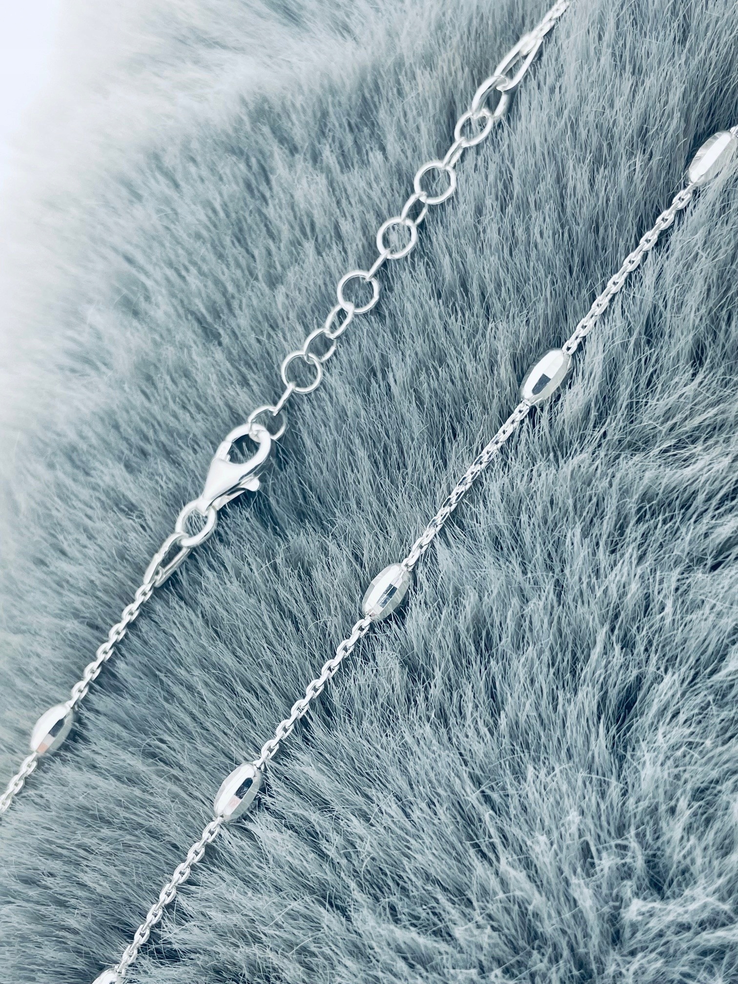 Stříbrný náhrdelník s kuličkami a ankrovými kuličkami