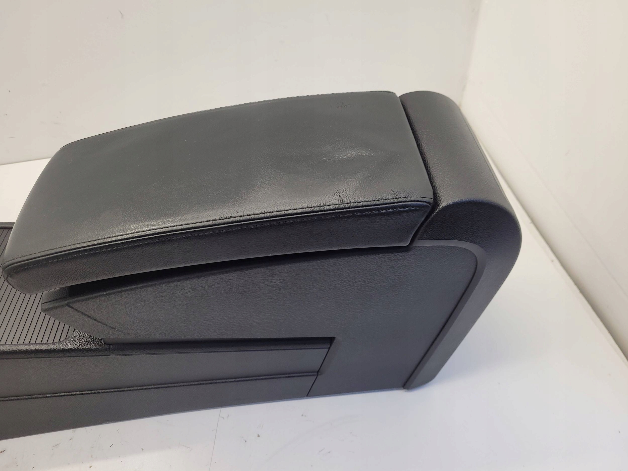 VW PASSAT B6 3C TUNEL central armrest leather