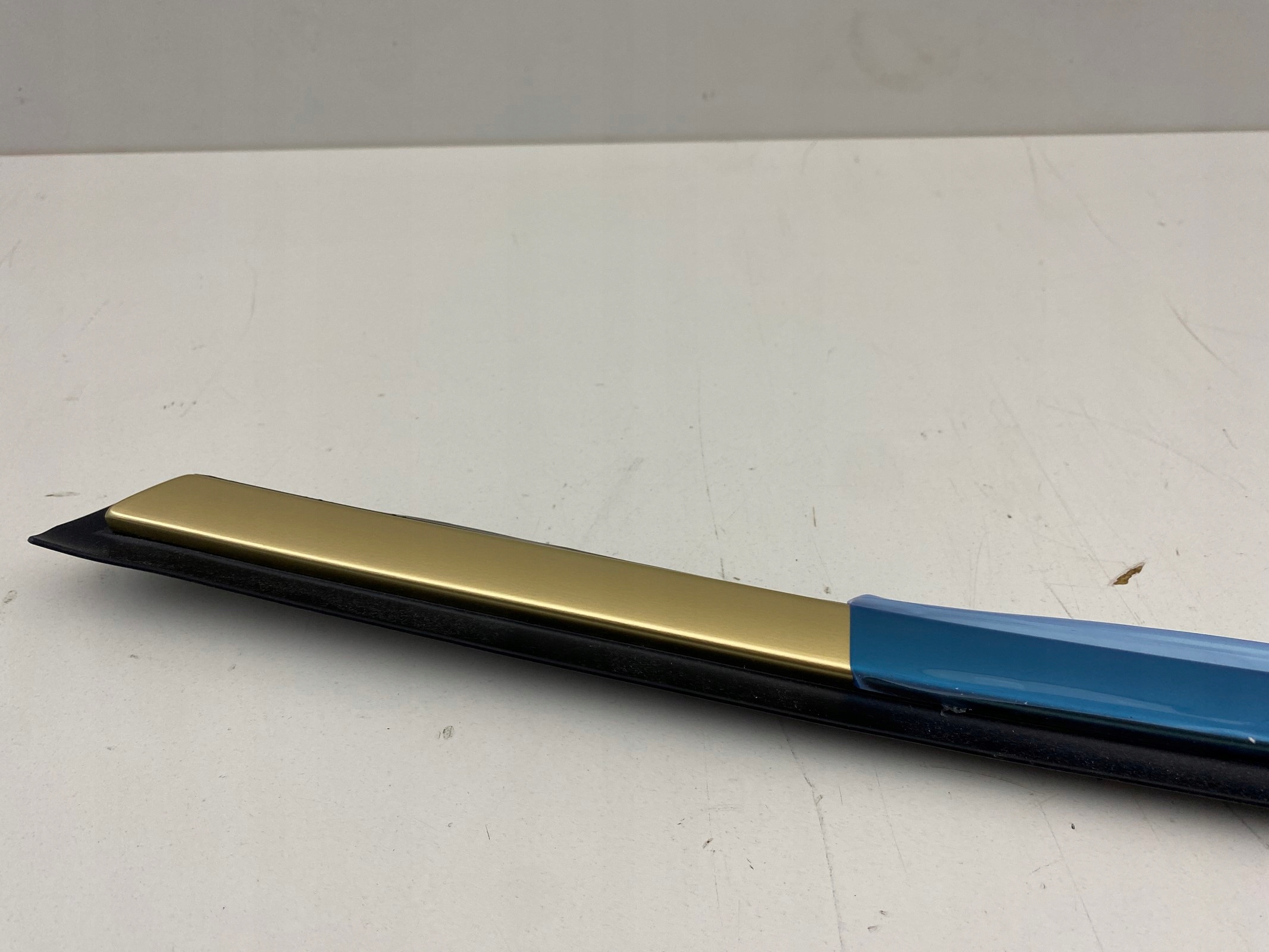 BMW XM G09 PRAWA LISTWA BŁOTNIKA TYŁ GÓRNA OSŁONA TYLNA 22- Numer katalogowy części 5A2BCA4