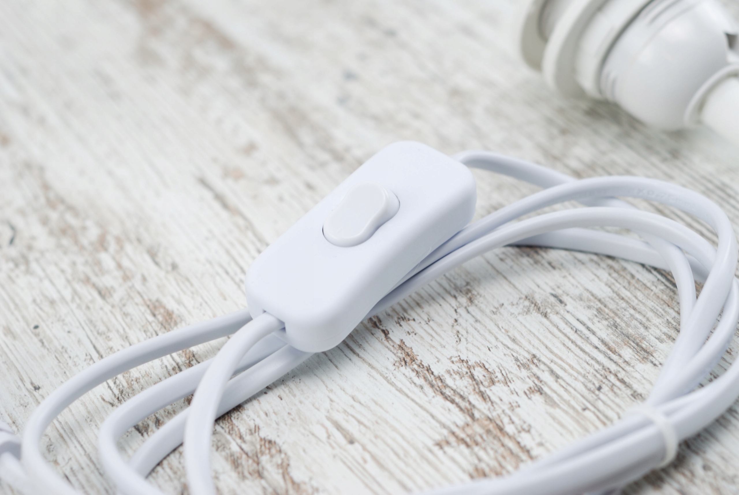 przyłącze 2m biały przewód z wtyczką przełącznikiem i oprawką kabel do lamp Marka DPM