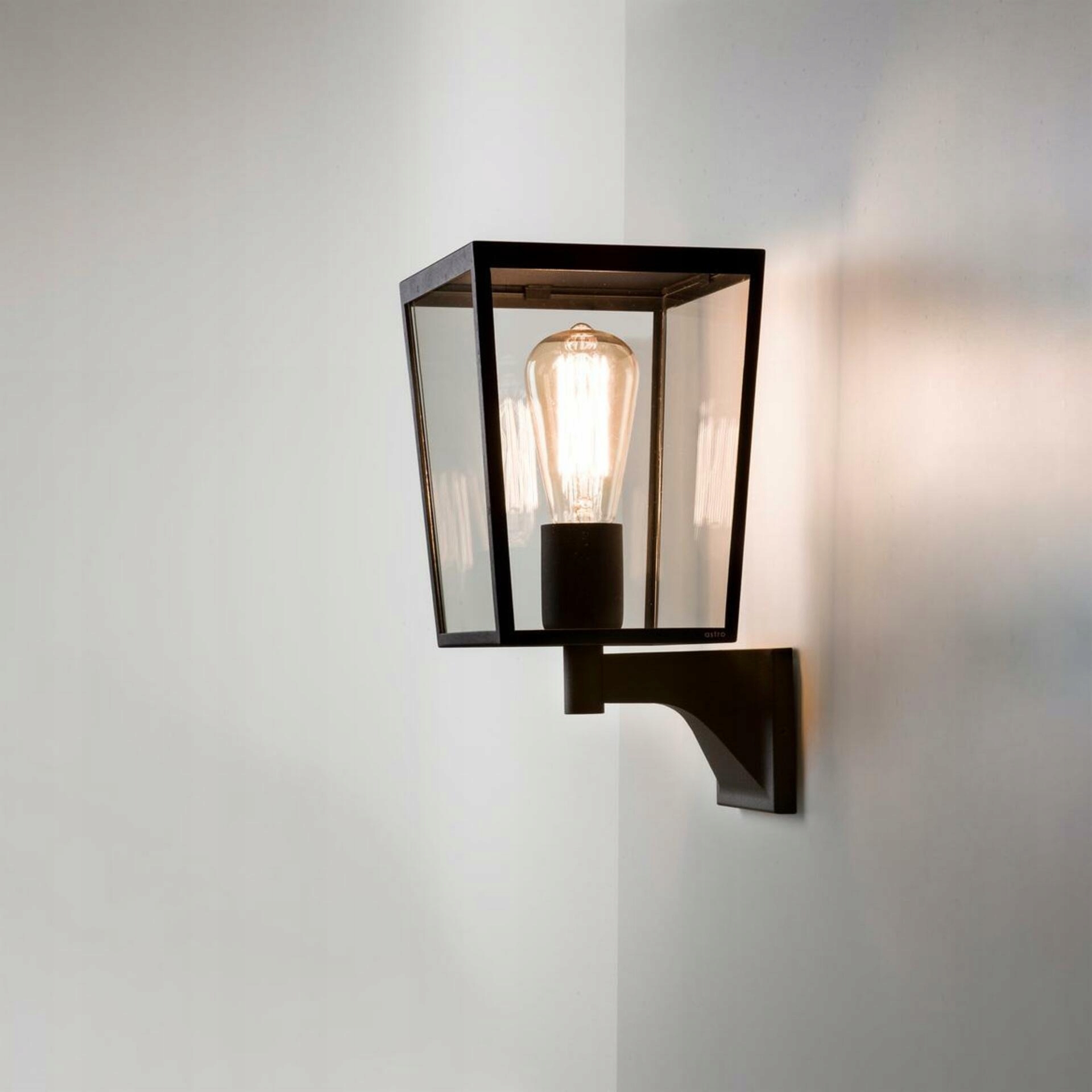 Astro Farringdon vonkajšie nástenné svietidlo E27 čierna, IP44, 60W, design