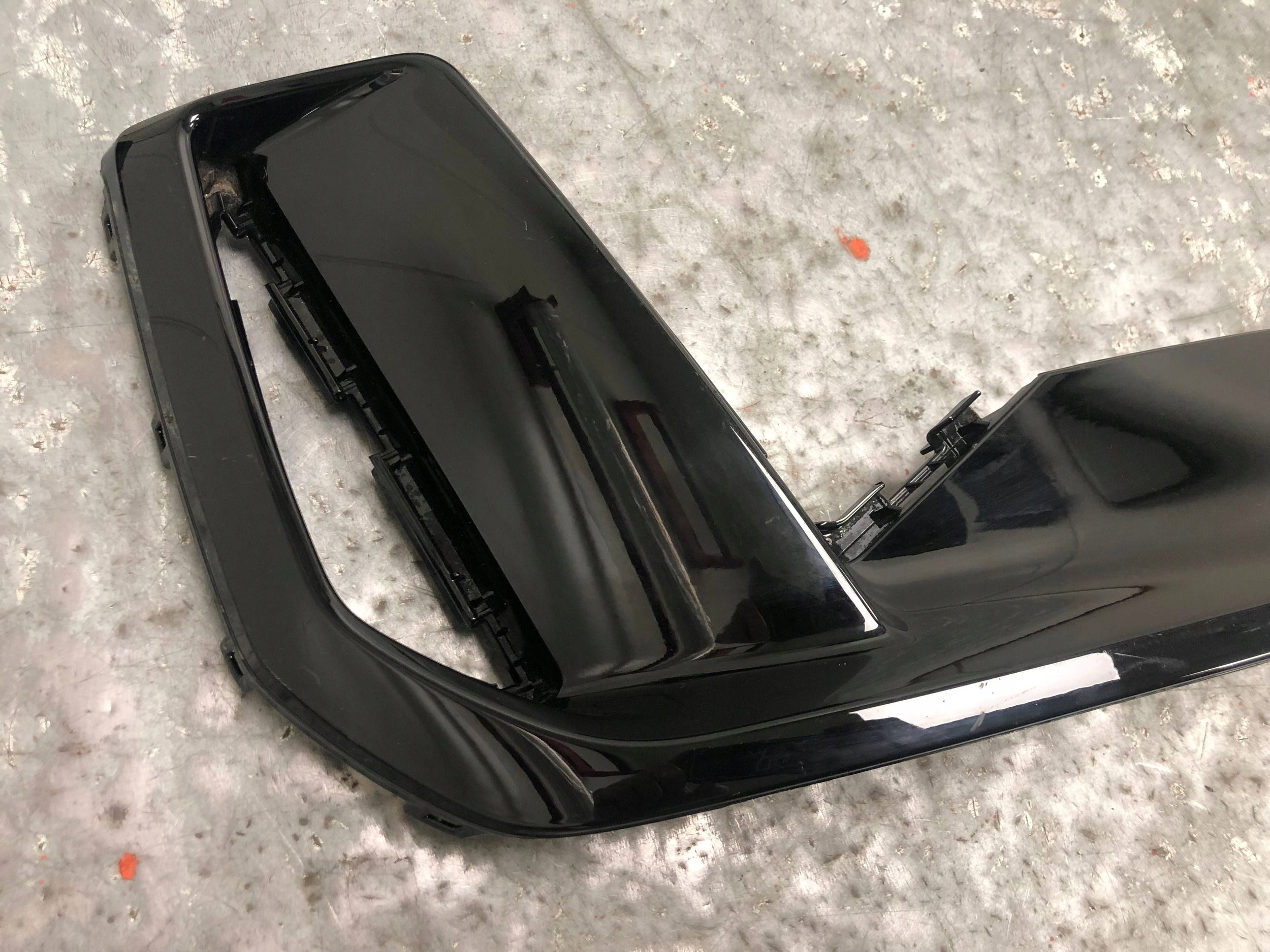grid of a bumper right front S-LINE AUDI Q6 E-TRON 85H807968