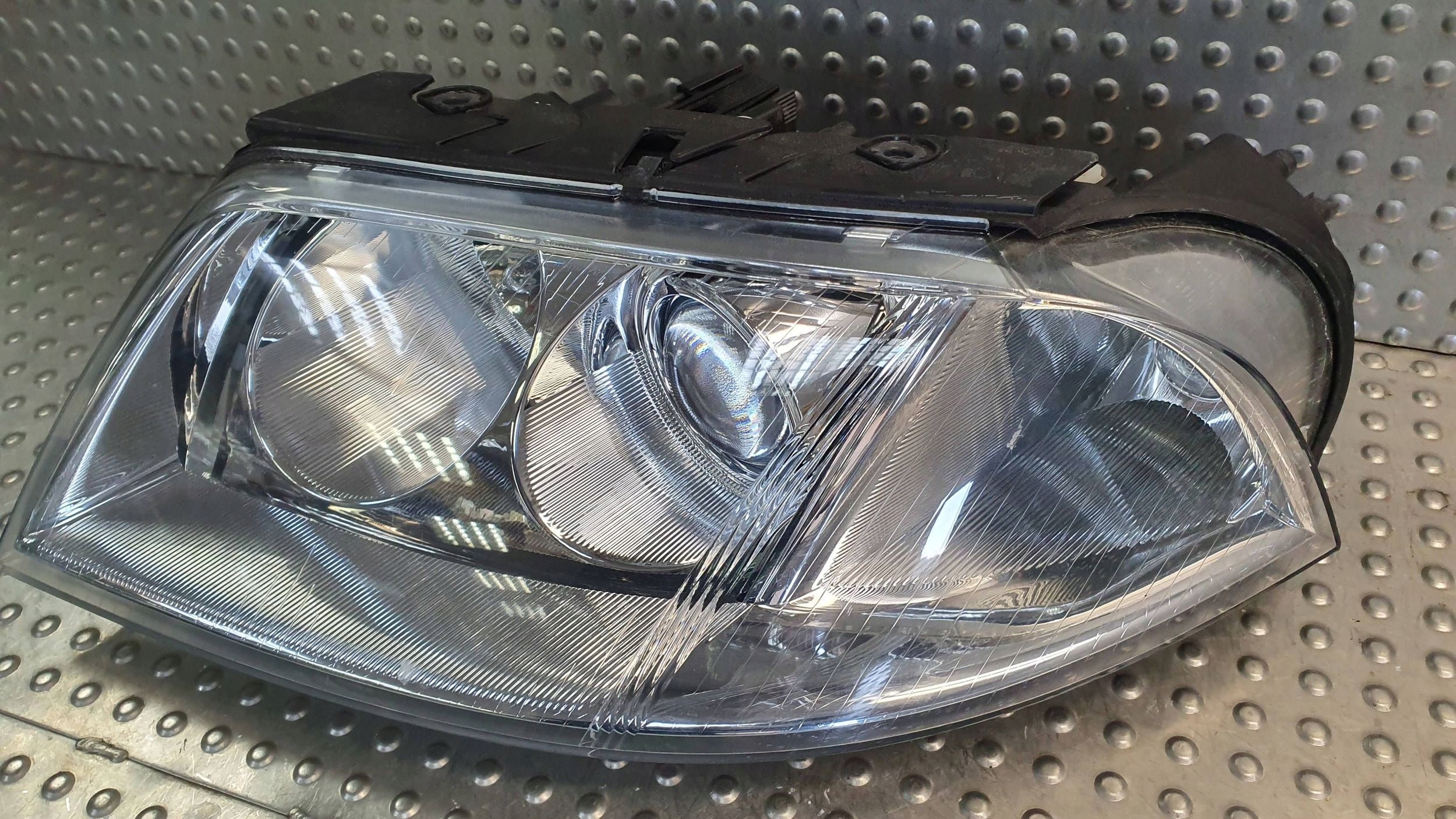 Licht vorne links VW PASSAT B5 LIFT 00- 3B0941015AR