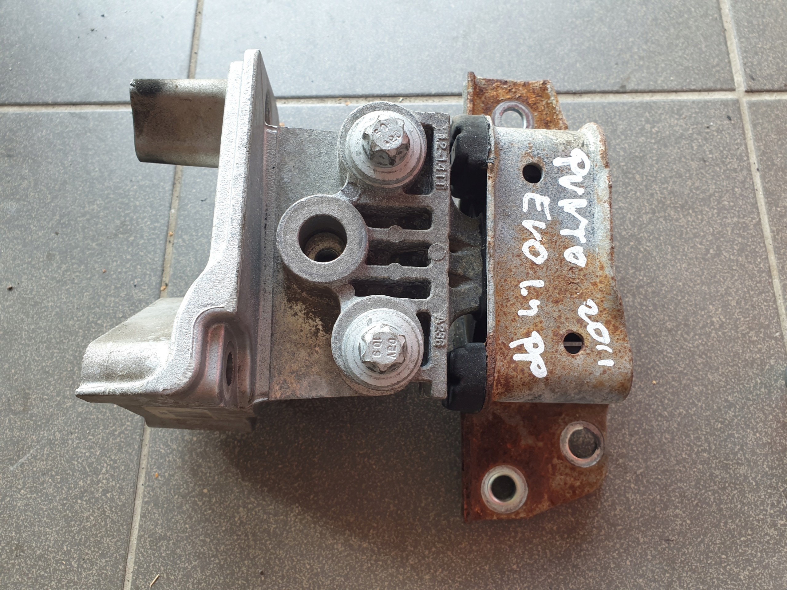 holder engine mount FIAT PUNTO EVO 1.2 1.4 09- 55195032