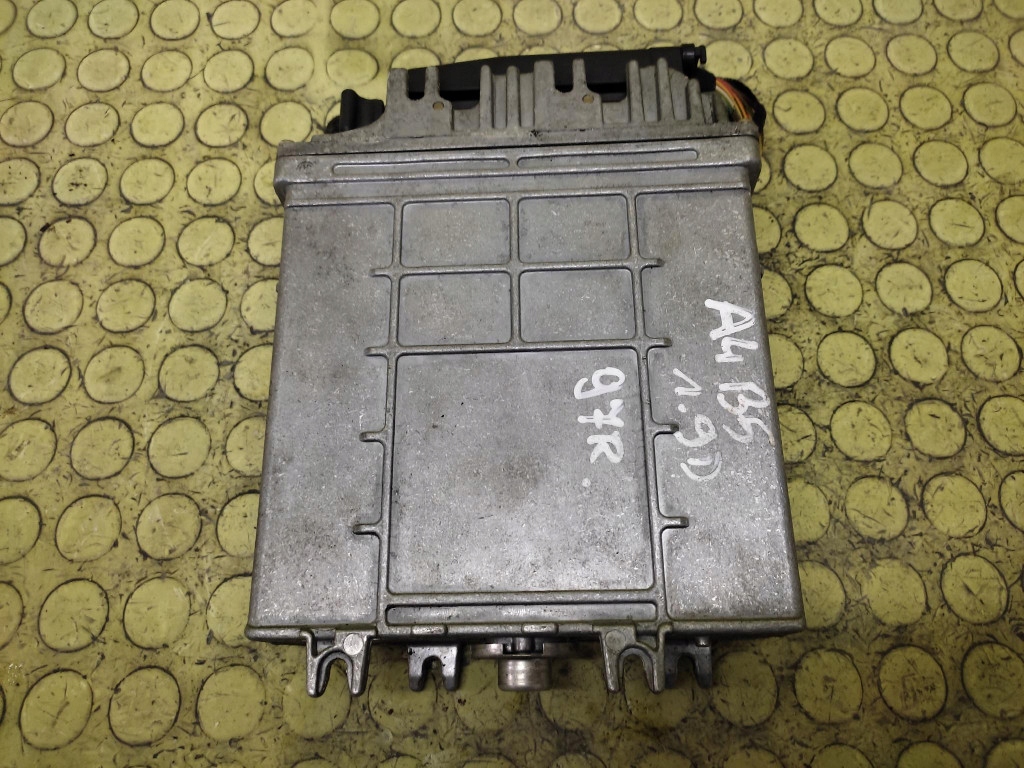 AUDI A4 B5 control unit of the engine 0281001660