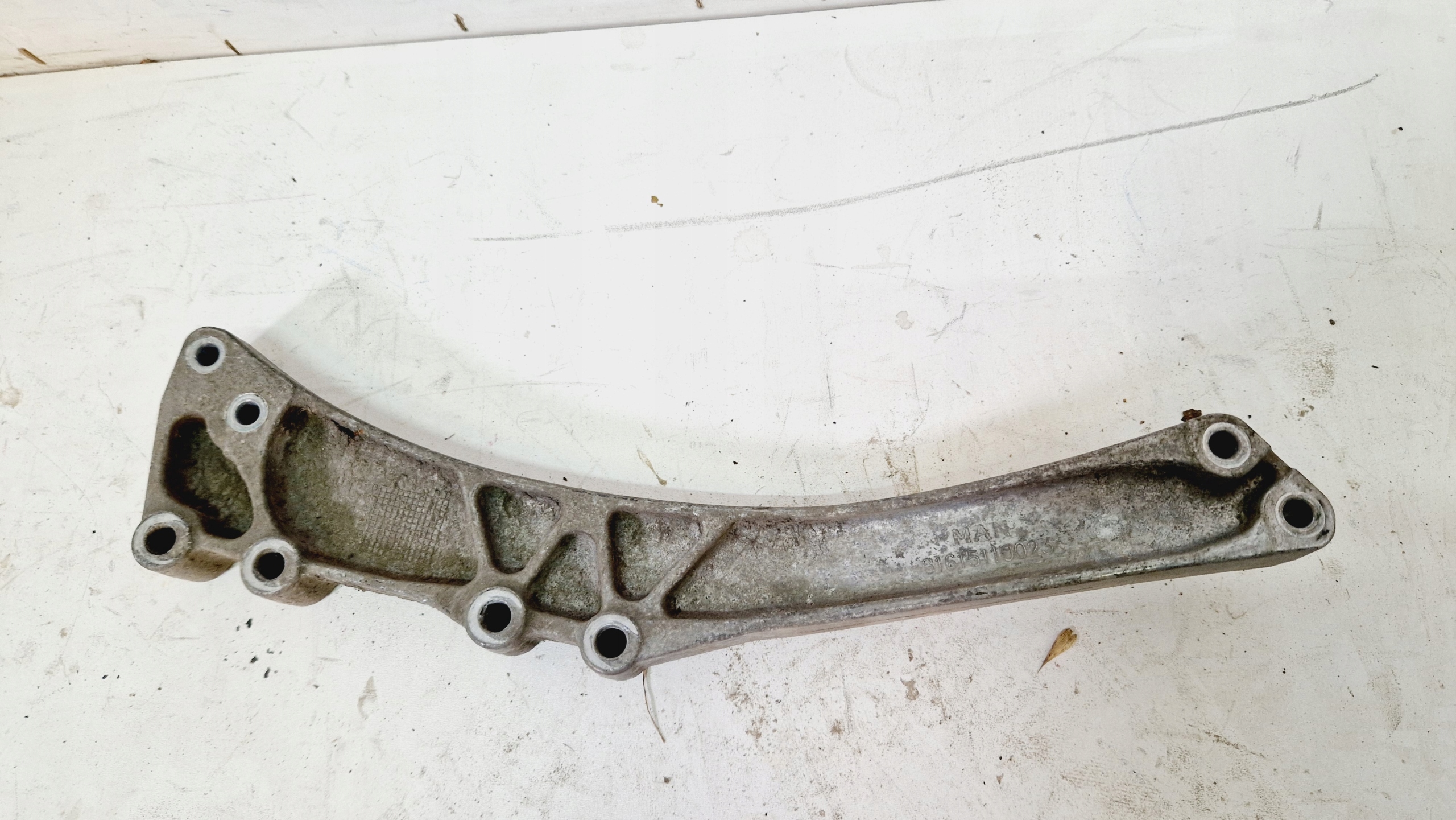 Монтажний кронштейн man TGX 81615110023