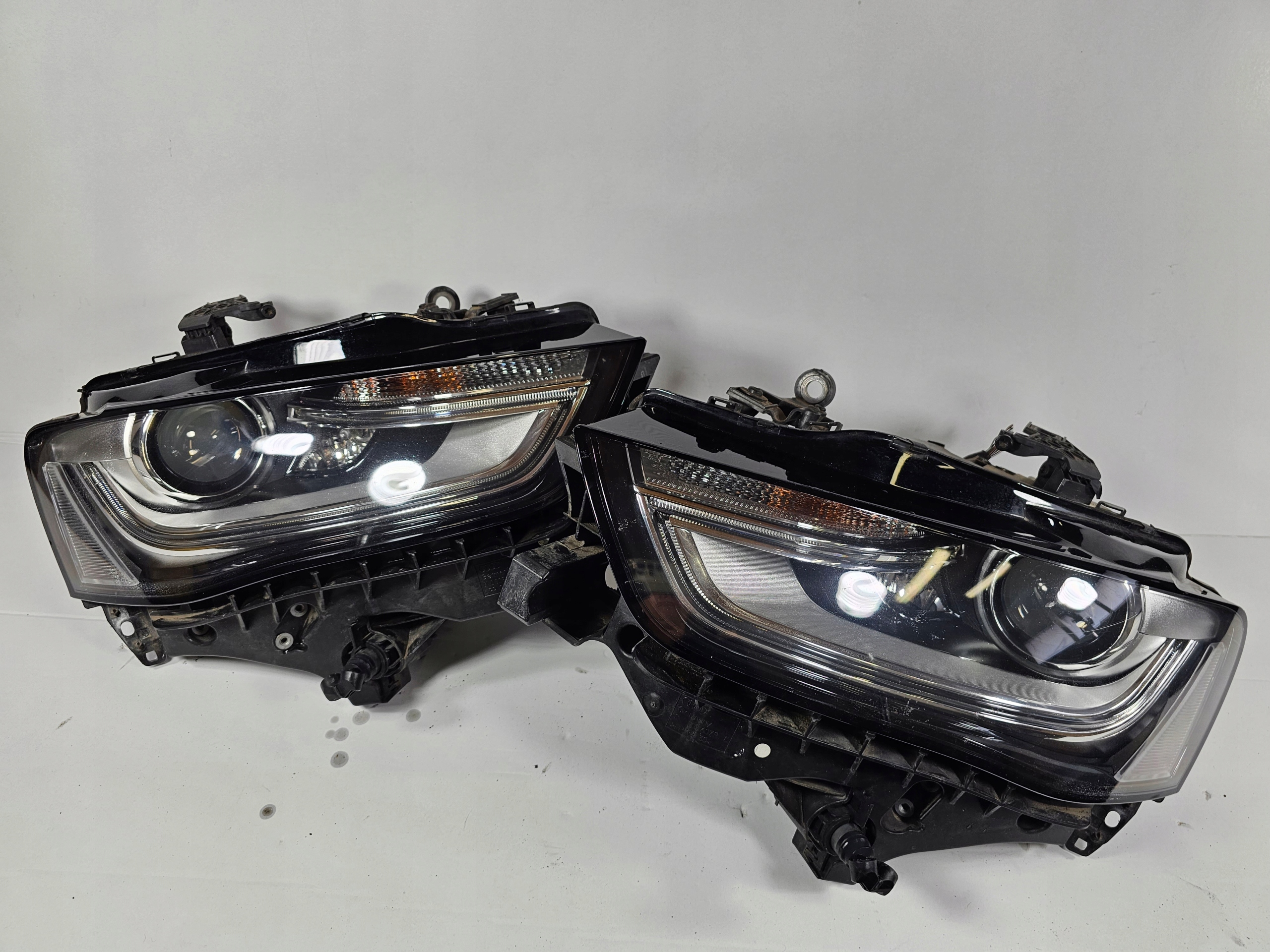 A4 8K LIFT XENON LED KOMPLET 8K0941031 8K0941032