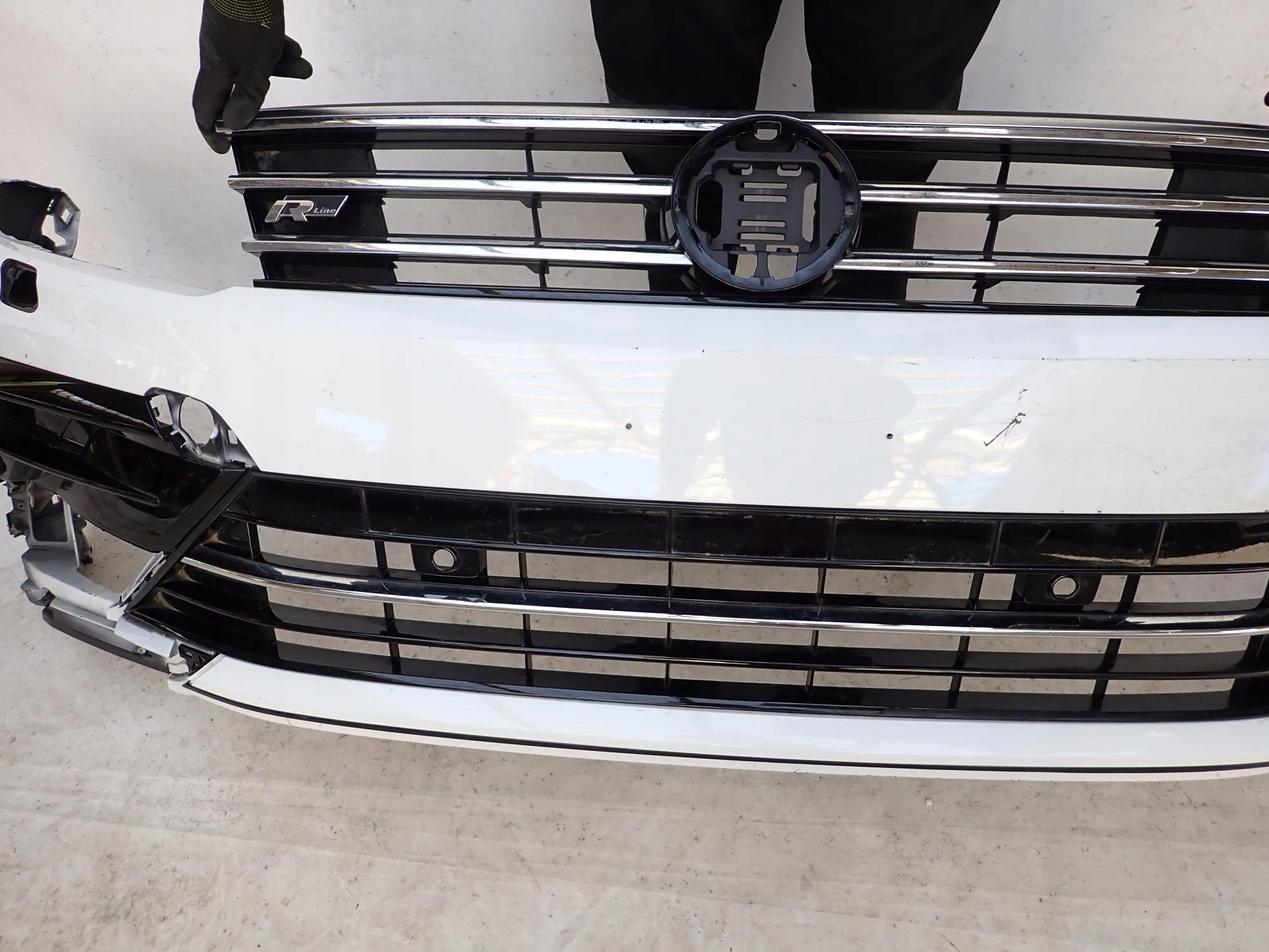 VW TIGUAN II 2 R-LINE 15-20 bumper front front washer PDC
