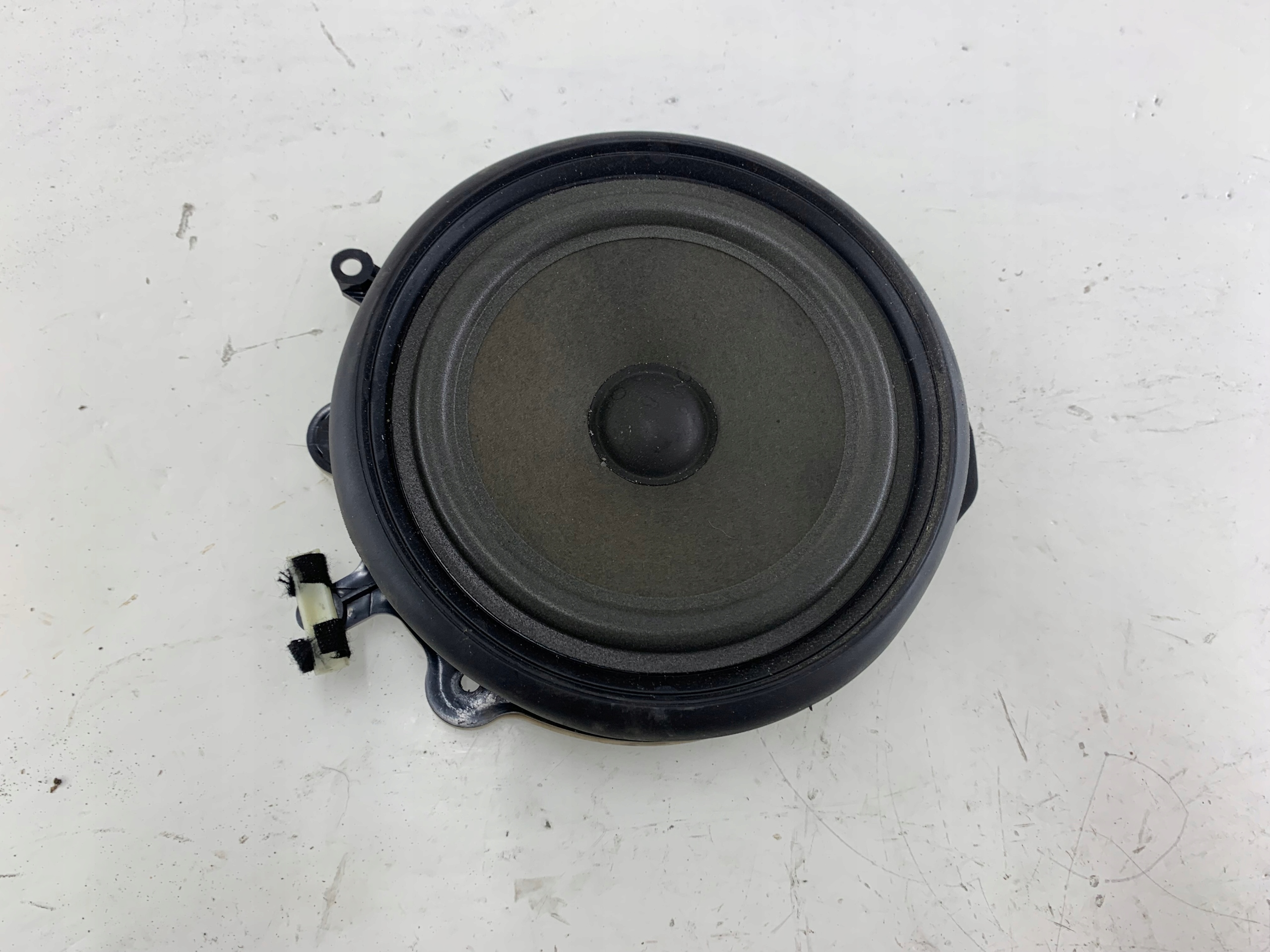 AUDI A4 B7 speaker door left rear part 8E0035411