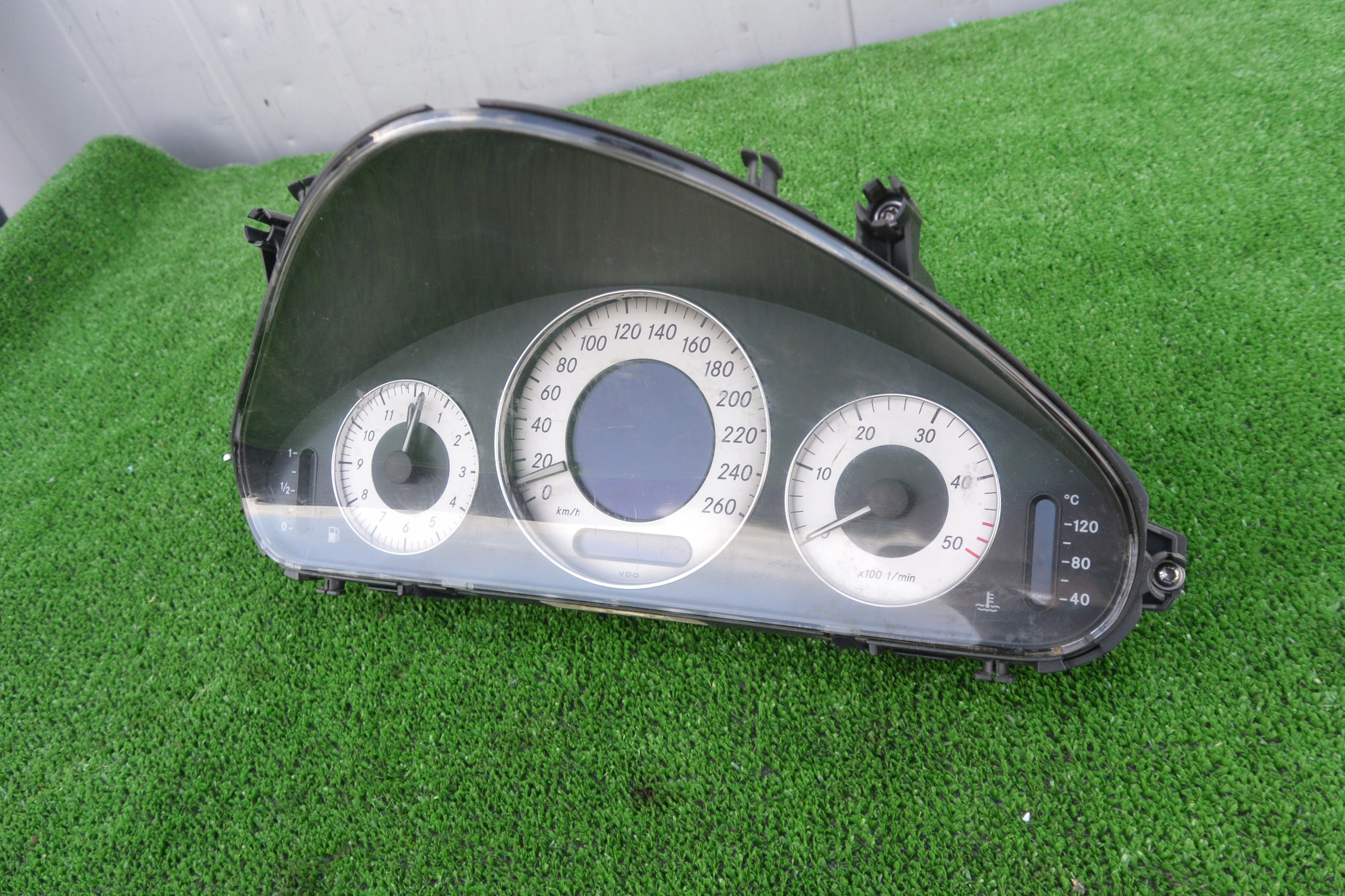 dials dials DIESEL MERCEDES W211 AVANTGARDE EU