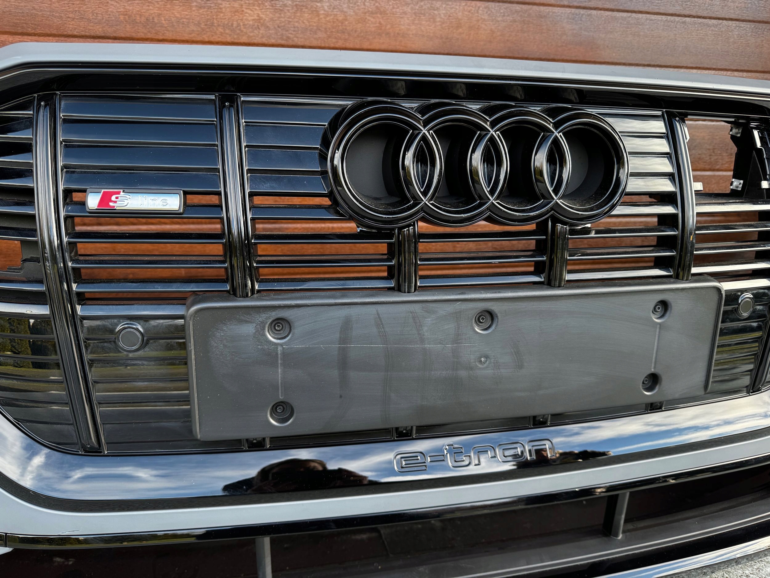 AUDI E-TRON 4KE ZDERZAK PRZÓD ORYGINALNY KOMPLETNY Producent części Audi OE