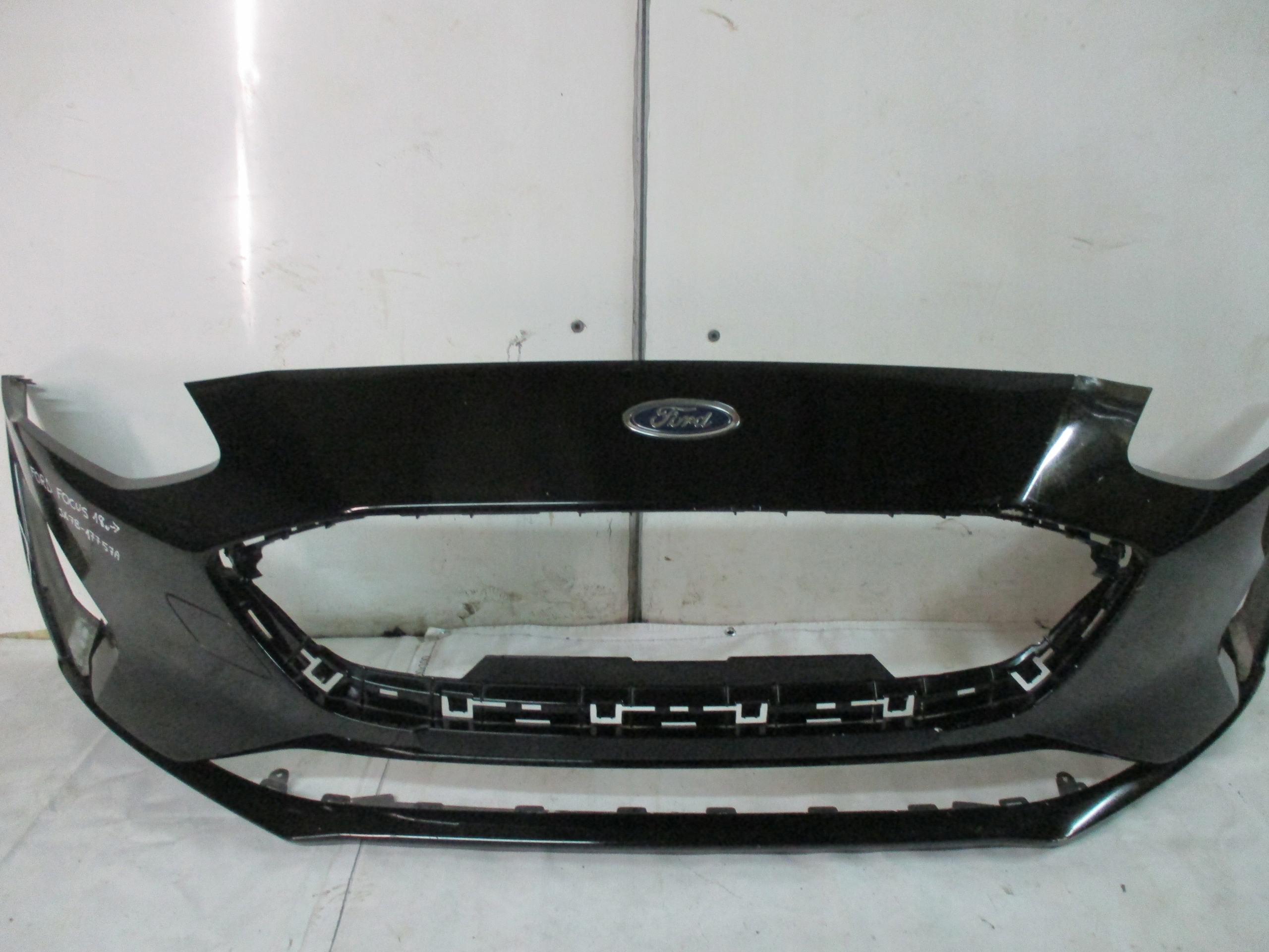 nárazník predok predný Ford Focus 18r- JX7B17757A